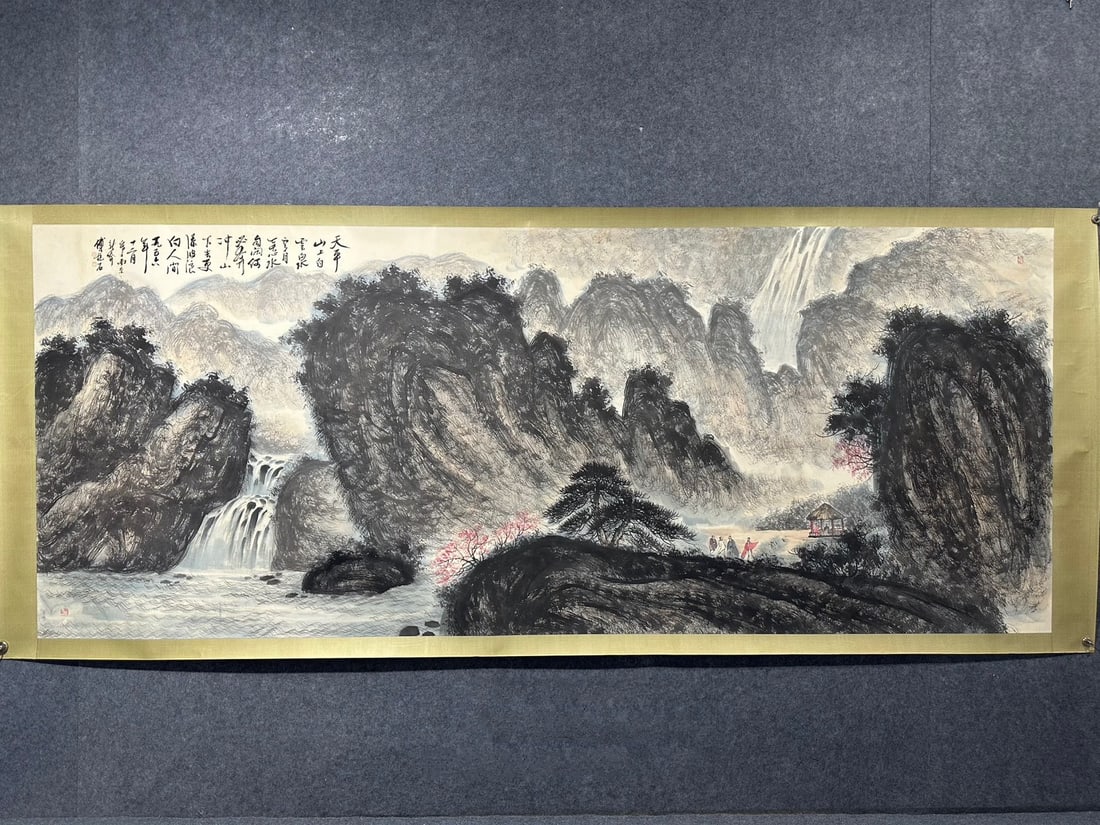 Chinese scroll painting Qing dynasty Fu Baoshi: Size: Height 365 cm - Width 140 cm Materials: ink color and paper Time Period: Qing dynasty Manufactured by: Fu Baoshi Object: Chinese Antique A fine hand-painted landscape painting, over 12 feet long