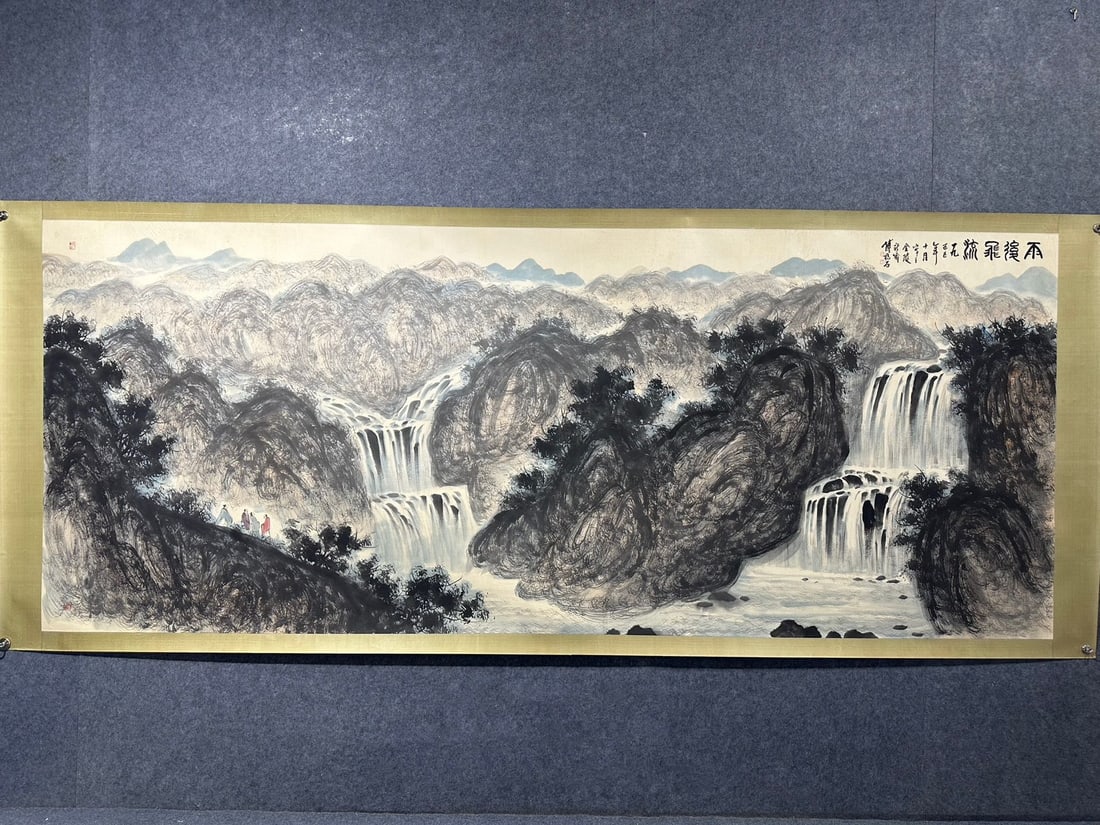 Chinese scroll painting Qing dynasty Fu Baoshi: Size: Height 360 cm - Width 140 cm Materials: ink color and paper Time Period: Qing dynasty Manufactured by: Fu Baoshi Object: Chinese Antique A fine hand-painted landscape painting, over 12 feet long