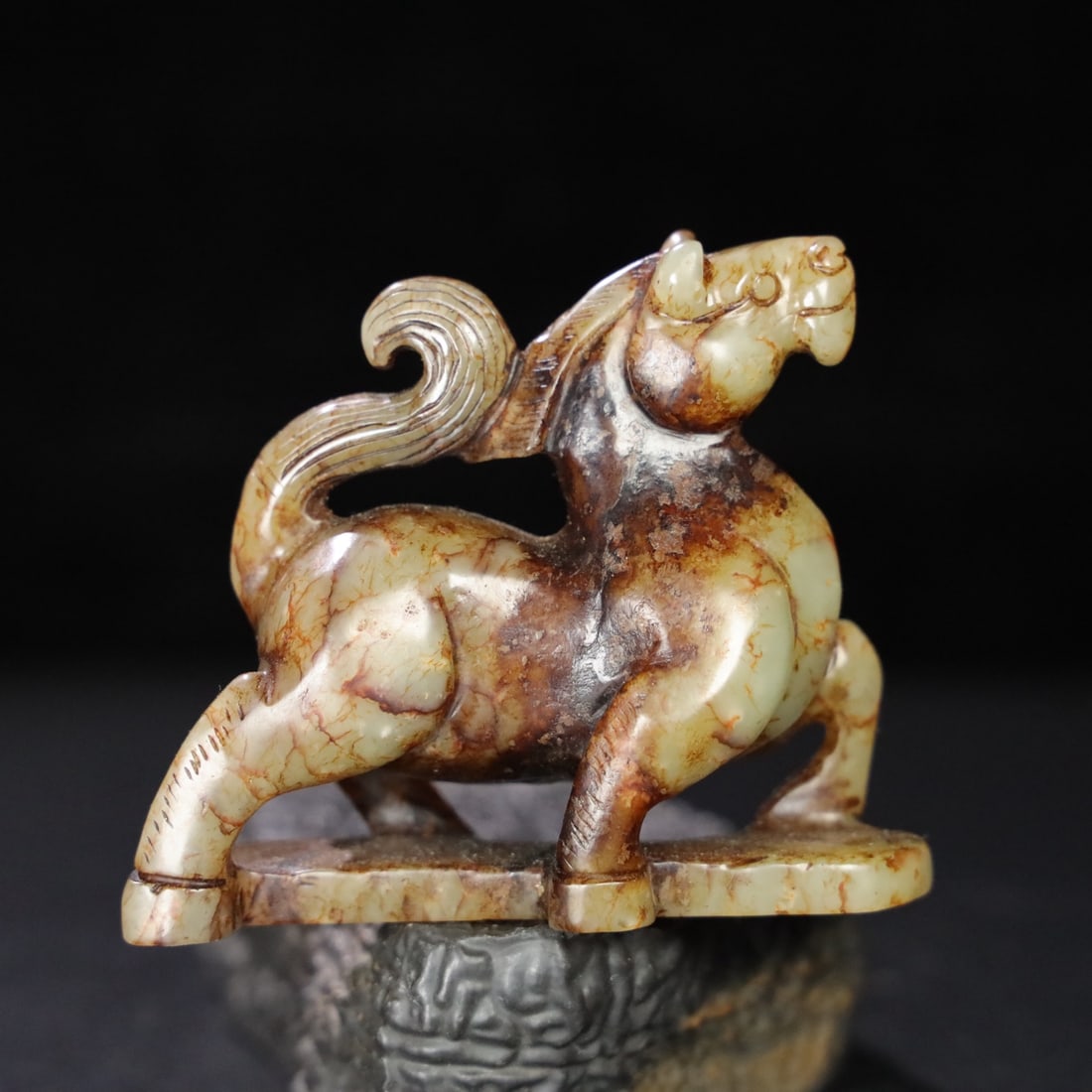 Chinese natural jade carved animal statue Qing dynasty: Size: Height 9.2 cm - Width 7.7 cm Materials: Natural Jade Time Period: Qing dynasty Manufactured Date: Qianlong Period Object: Chinese Antique ⛨ Purchase With Confidence ✔ Verified