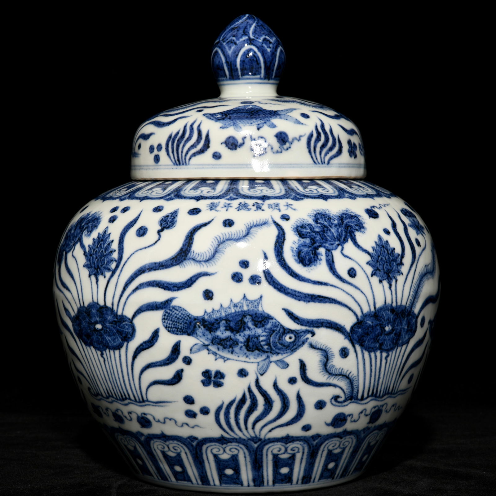 Chinese blue and white porcelain jar Ming dynasty Xuande Mark & Period: Size: Height 29.5 cm - Width 25 cm Materials: Porcelain Time Period: Ming dynasty Manufactured Date: Xuande Mark & Period Object: Chinese Antique ⛨ Purchase With Confidence ✔ Verifi