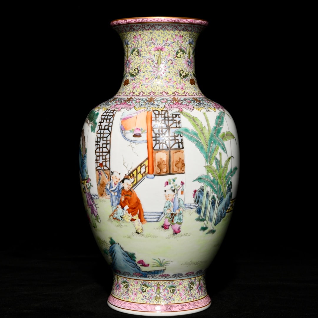 Chinese famille rose porcelain vase Qing dynasty Qianlong Mark & Period (1 of 9)