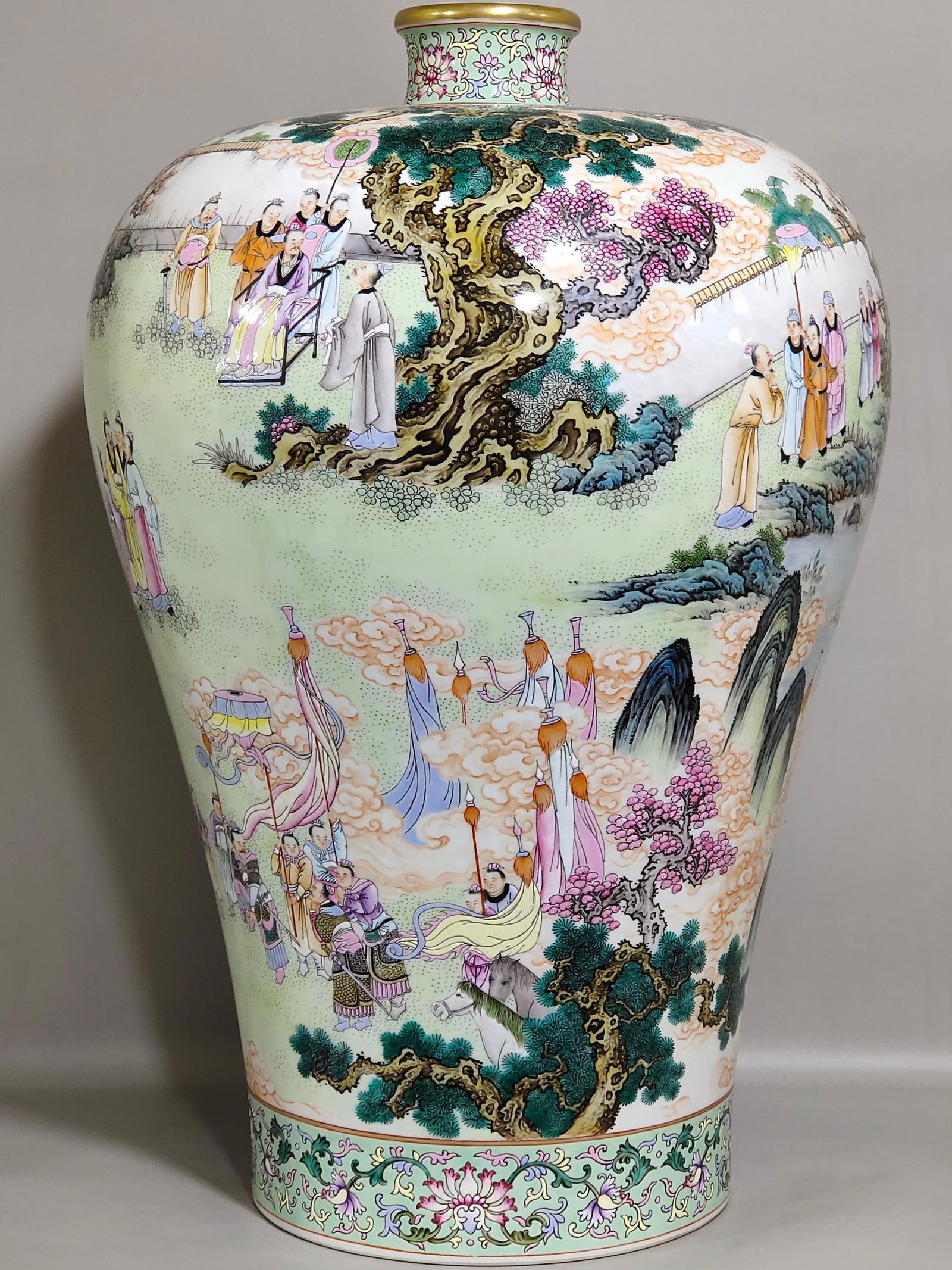 Rare and Huge Chinese famille rose porcelain vase Qing dynasty Qianlong Mark & Period: Size: Height 54 cm - Width 33 cm Materials: Porcelain Time Period: Qing dynasty Manufactured Date: Yongzheng Mark & Period Object: Chinese Antique ⛨ Purchase With Confidence ✔ Verif