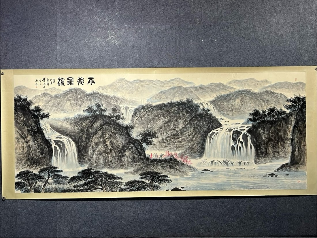 Chinese scroll painting Qing dynasty Fu Baoshi: Size: Height 360 cm - Width 140 cm Materials: ink color and paper Time Period: Qing dynasty Manufactured by: Fu Baoshi Object: Chinese Antique A fine hand-painted landscape painting, over 12 feet long