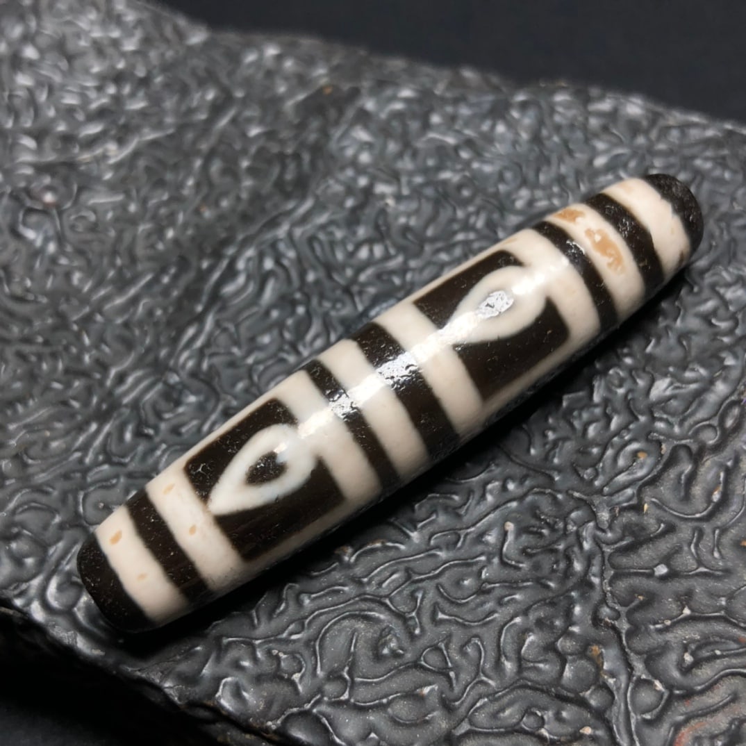 Chinese natural agate DZI Beads (1 of 9)