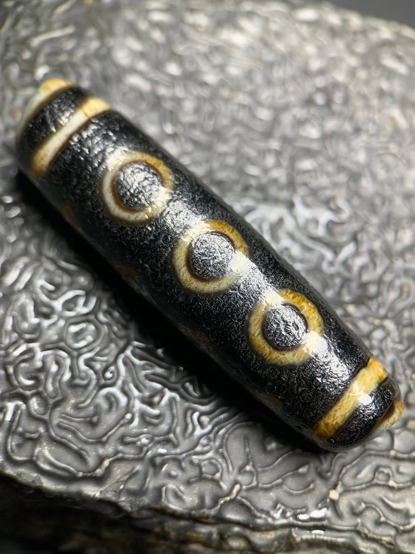 Chinese natural agate DZI Beads (1 of 9)