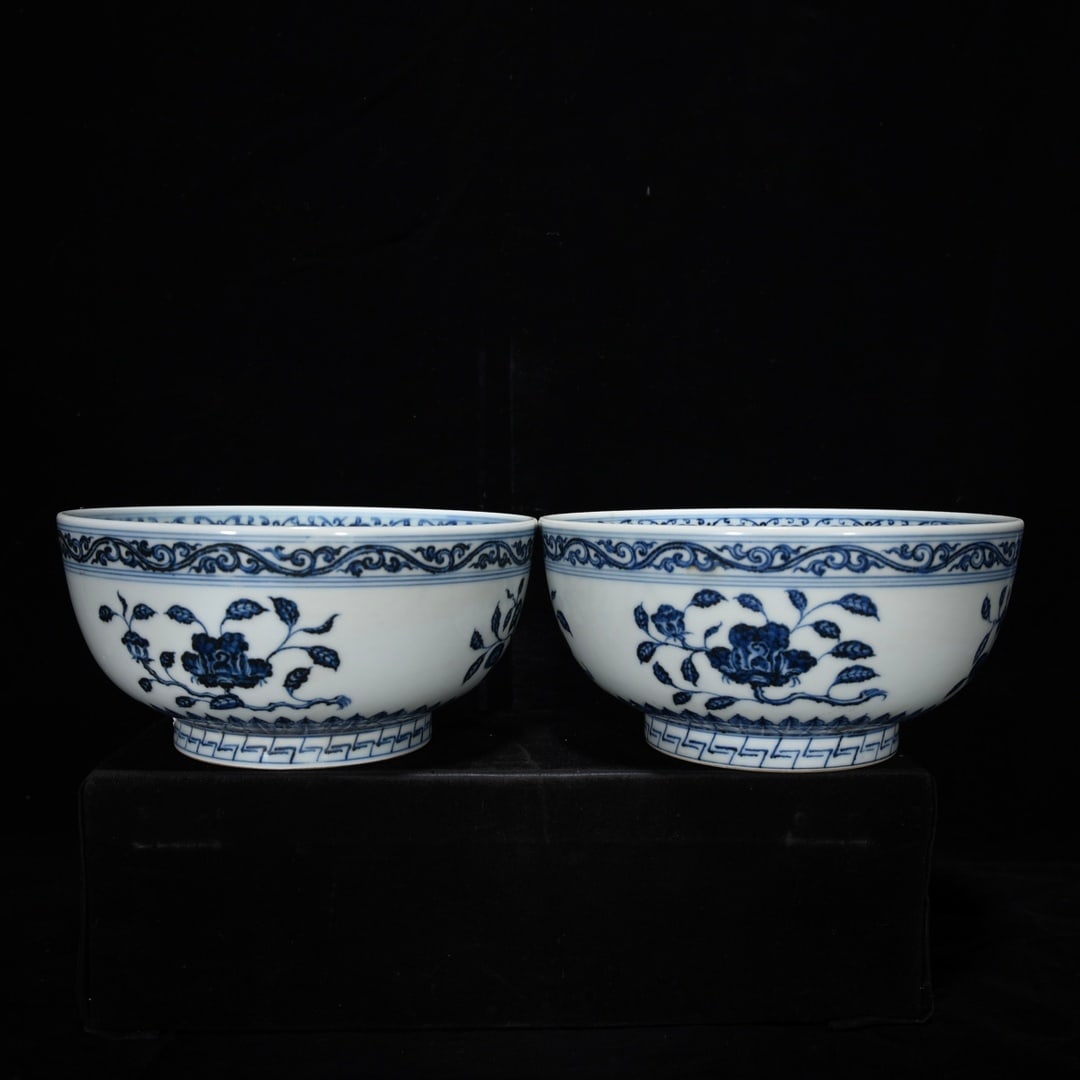Chinese blue and white porcelain bowl pair Ming dynasty Xuande Mark & Period (1 of 9)