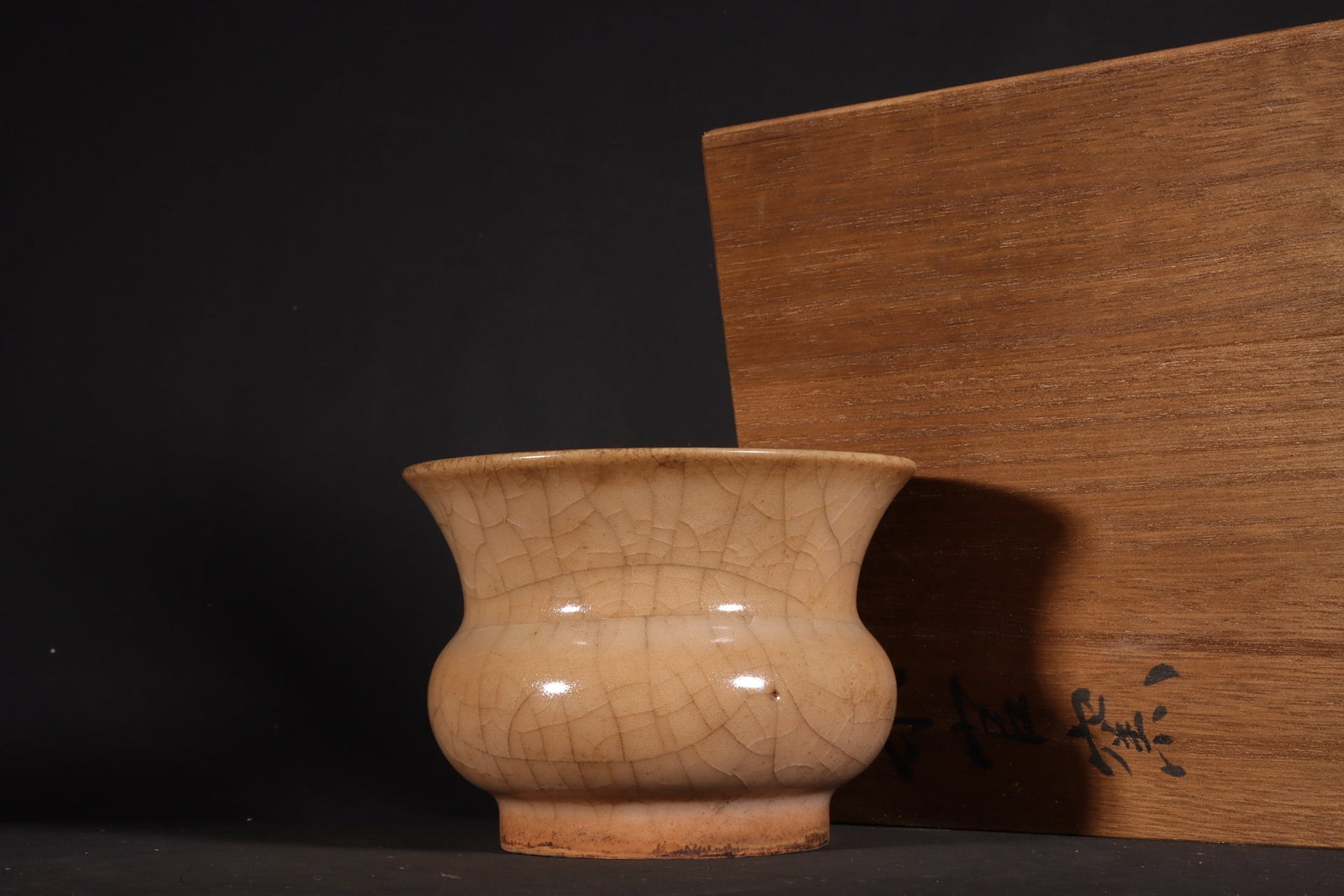 Chinese ge kiln porcelain jar Song dynasty (1 of 9)