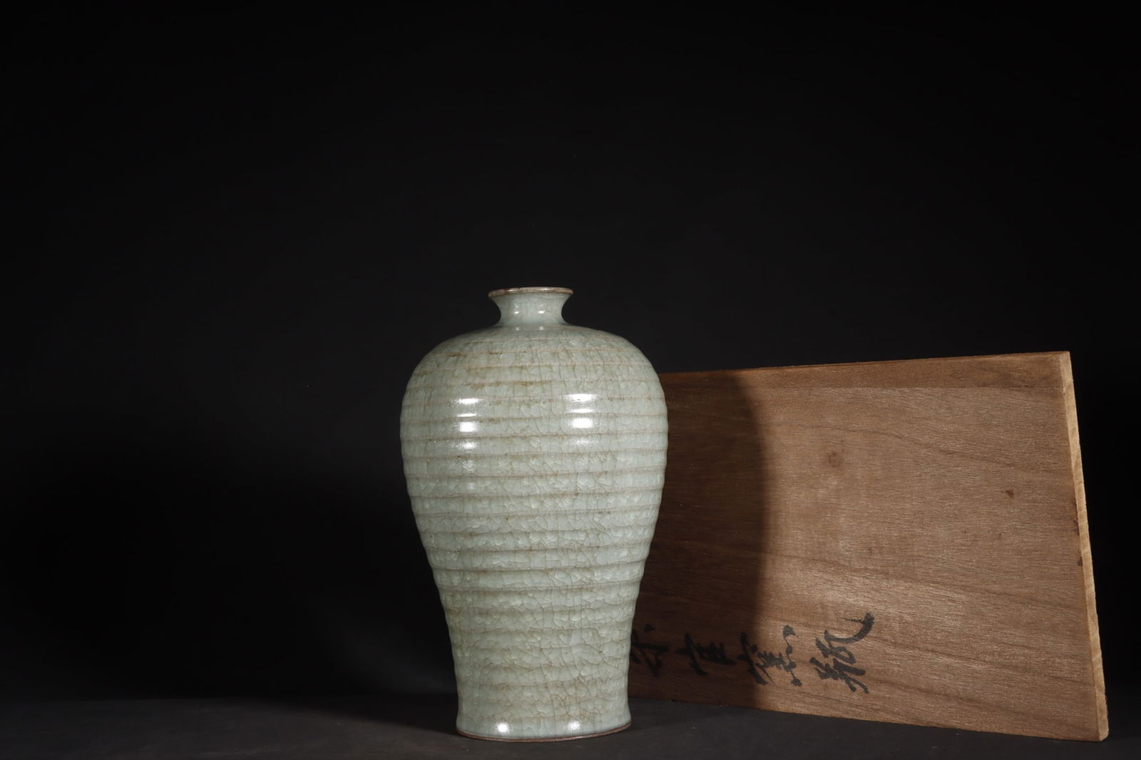 Chinese official kiln porcelain vase Song dynasty: Size: Height 18.5 cm - Width 11.5 cm Materials: Porcelain Time Period: Song dynasty Manufactured Date: 10th-c Object: Chinese Antique ⛨ Purchase With Confidence ✔ Verified Auction H