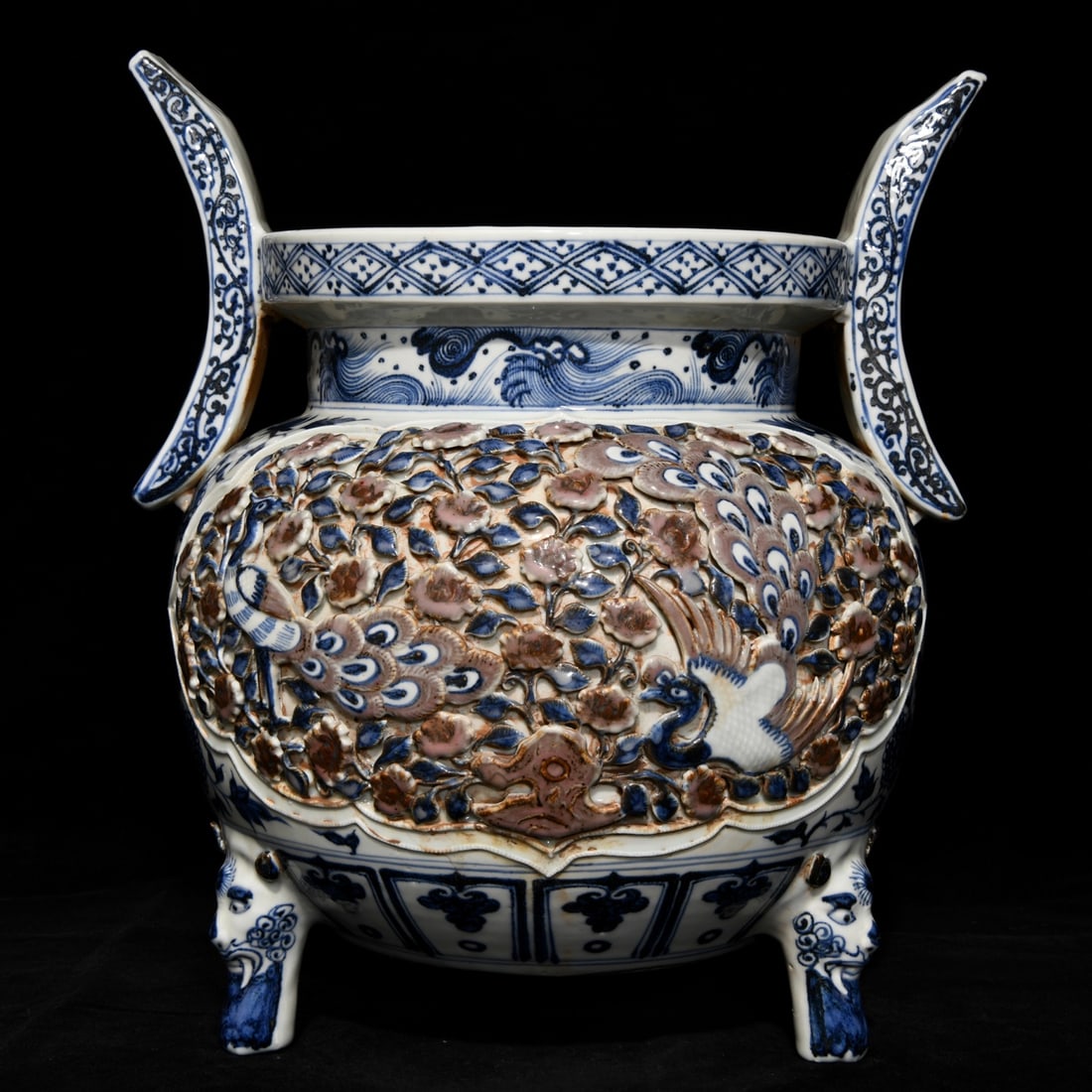 Chinese blue and white porcelain incense burner Yuan dynasty (1 of 9)