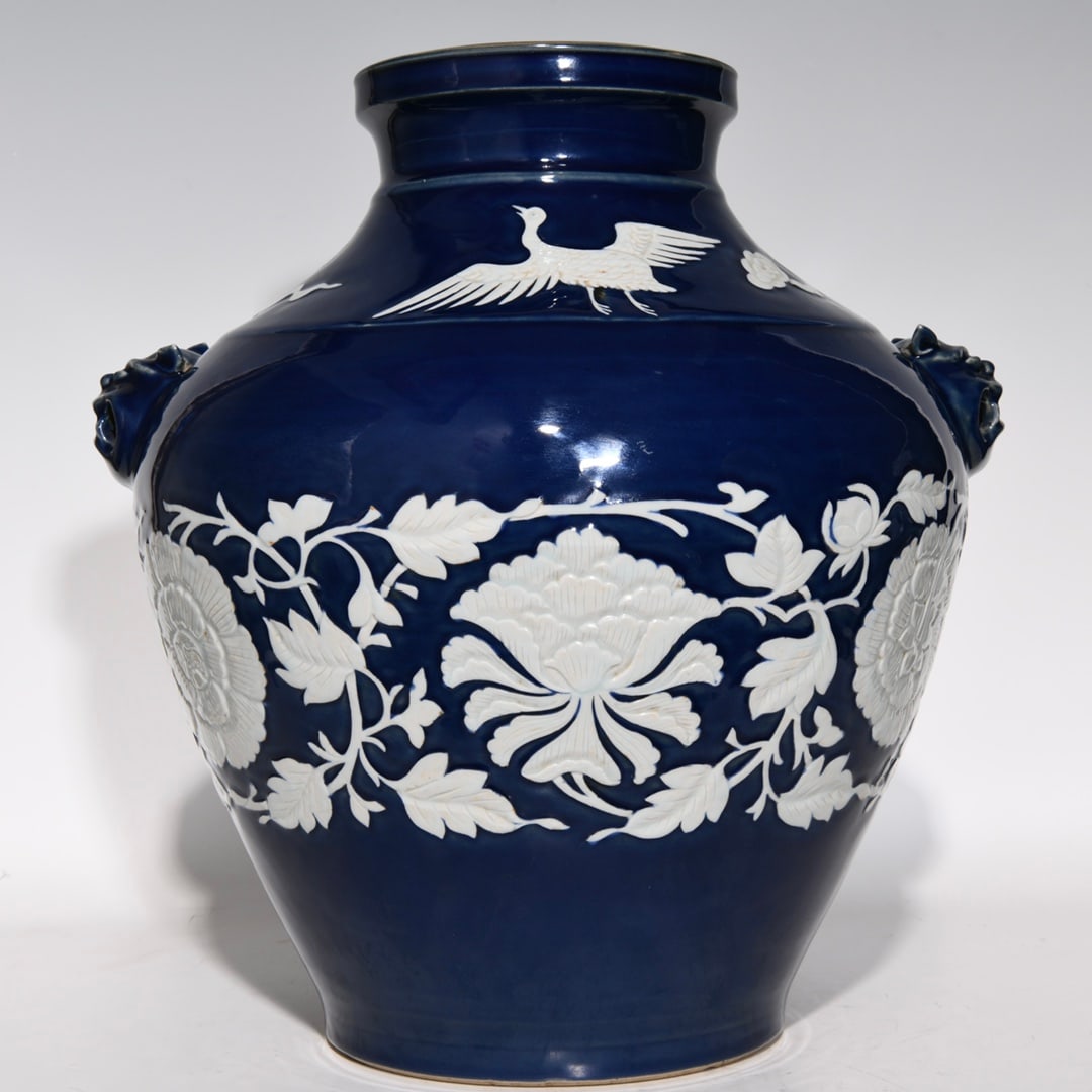 Chinese blue and white porcelain jar Yuan dynasty (1 of 9)