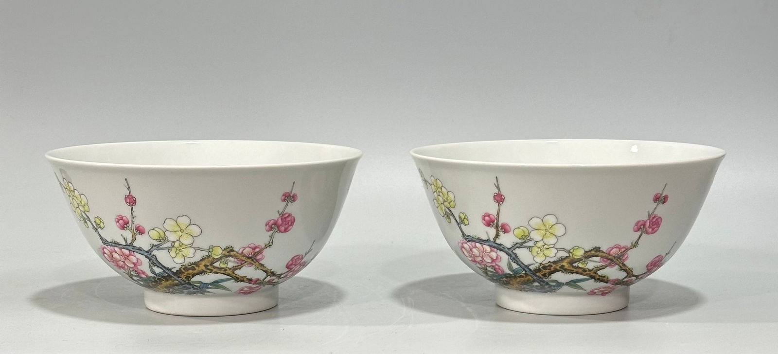 Chinese famille rose porcelain bowl pair Qing dynasty Yongzheng Mark & Period: Size: Width 14.5 cm - Height 7.3 cm Materials: Porcelain Time Period: Qing dynasty Manufactured Date: Yongzheng Mark & Period Object: Chinese Antique ⛨ Purchase With Confidence ✔ Ve