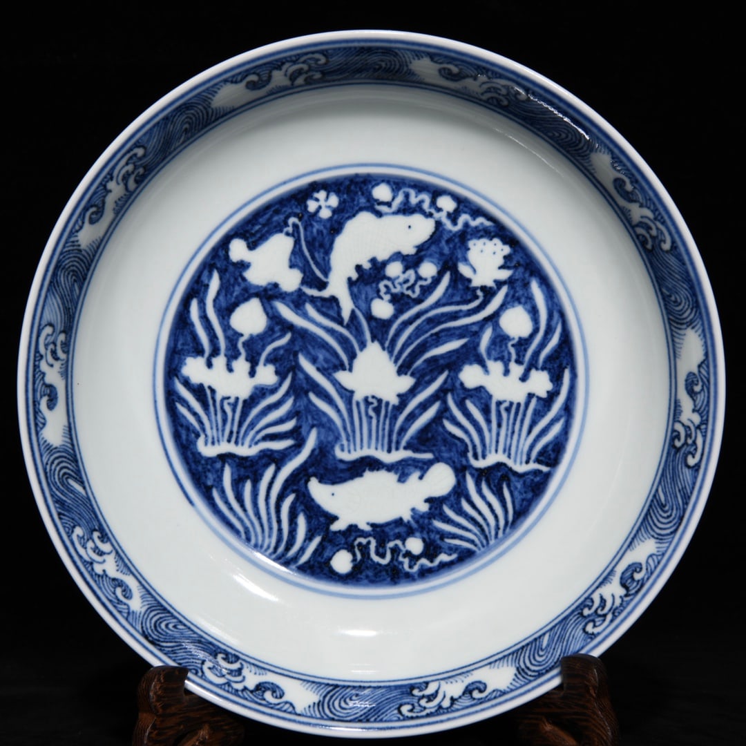 Chinese blue and white porcelain plate Ming dynasty Xuande Mark & Period (1 of 9)