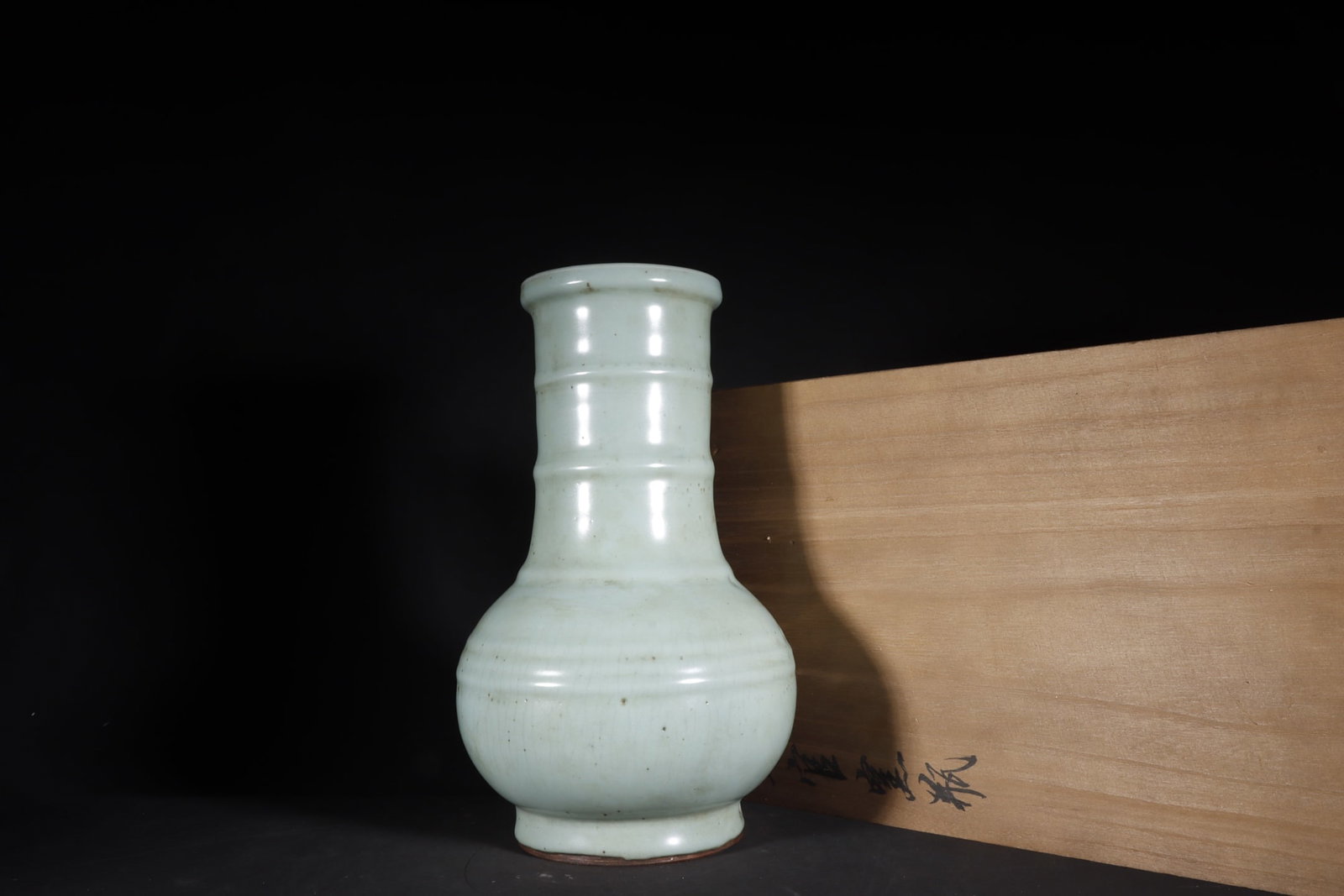 Chinese ru kiln porcelain vase Song dynasty: Size: Height 29.5 cm - Width 17.5 cm Materials: Porcelain Time Period: Song dynasty Manufactured Date: 10th-c Object: Chinese Antique ⛨ Purchase With Confidence ✔ Verified Auction H