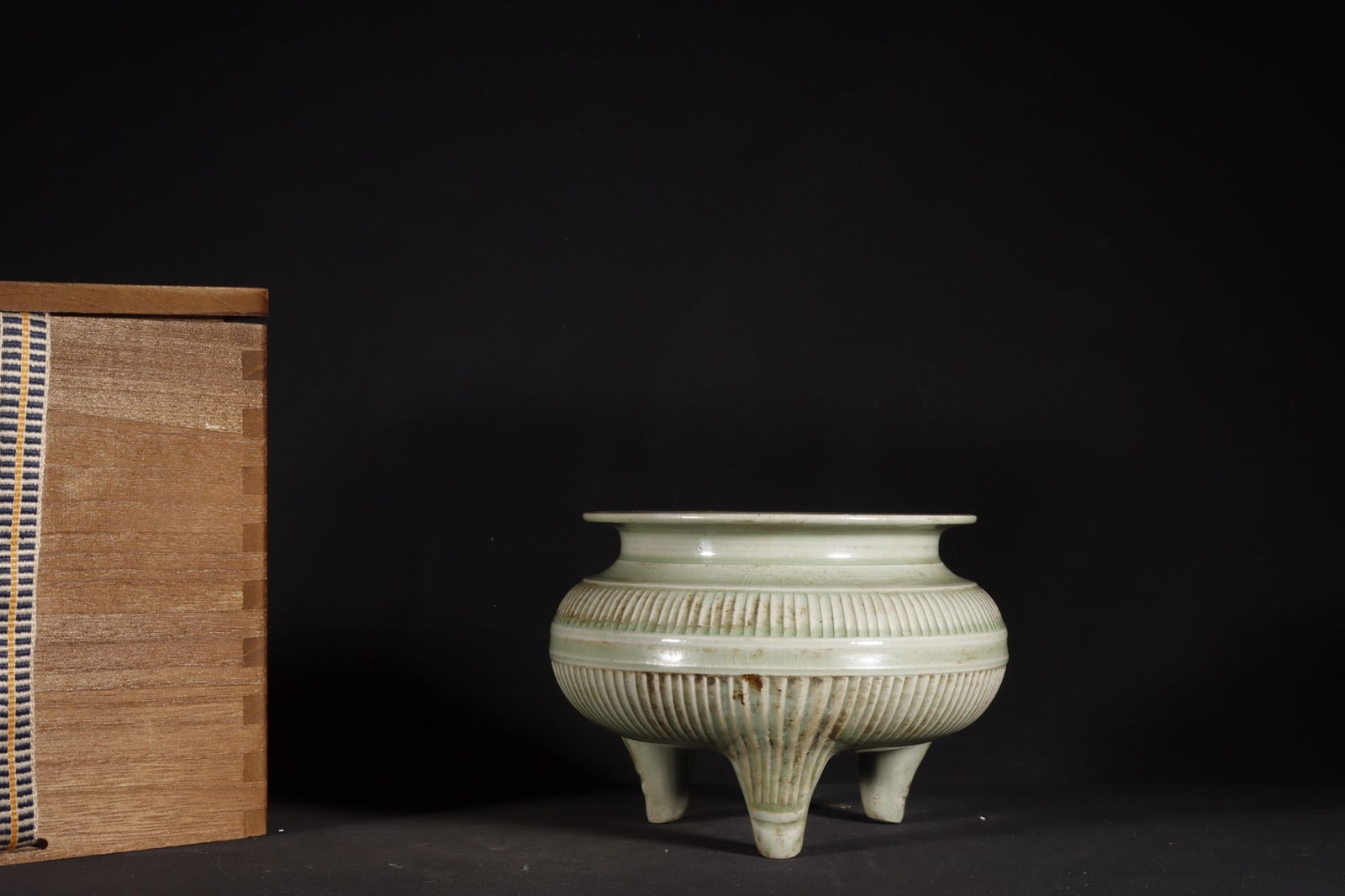 Chinese yue kiln porcelain incense burner Song dynasty: Size: Width 14 cm - Height 9.5 cm Materials: Porcelain Time Period: Song dynasty Manufactured Date: 10th-c Period Object: Chinese Antique ⛨ Purchase With Confidence ✔ Verified Aucti