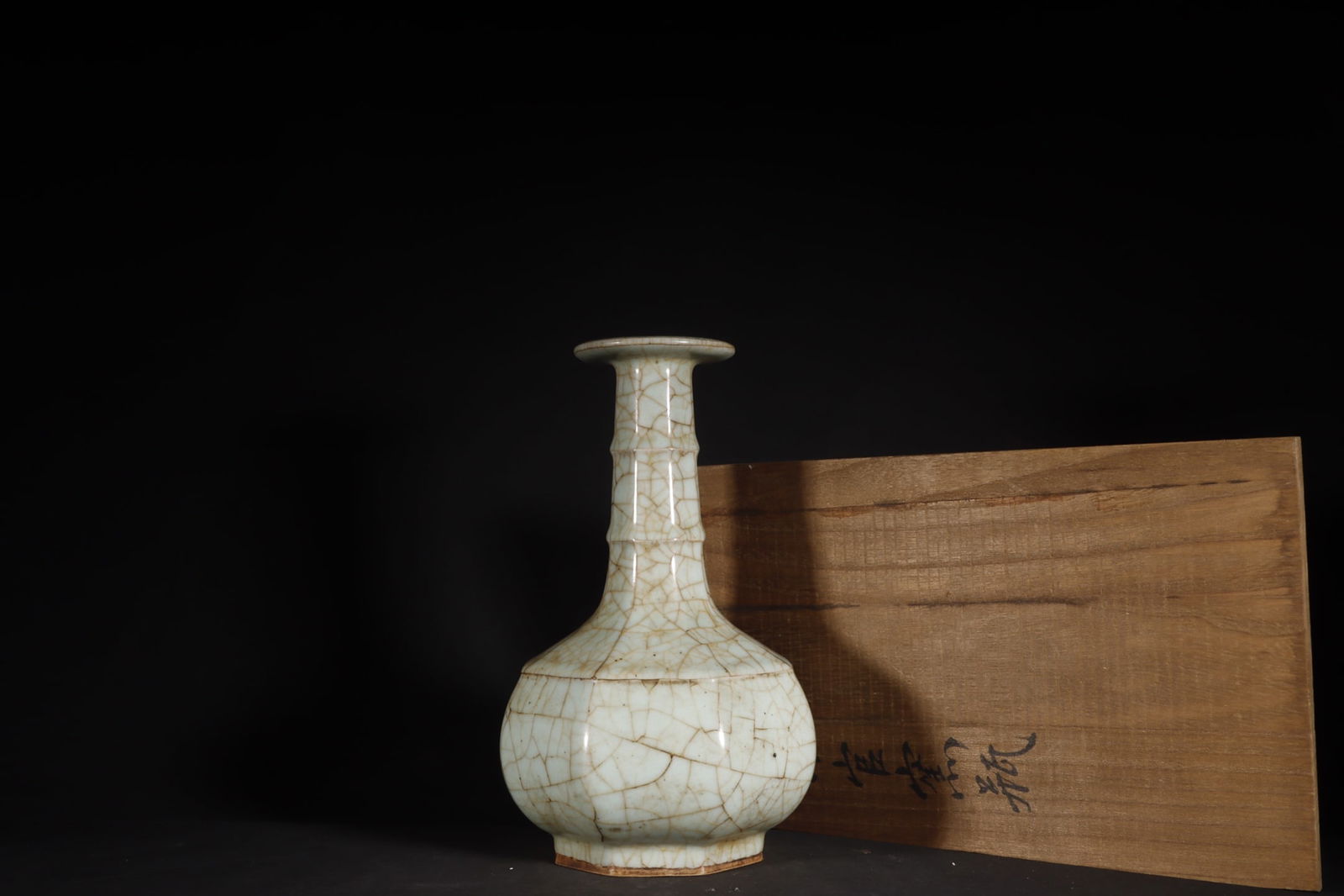 Chinese official kiln porcelain vase Song dynasty: Size: Height 26 cm - Width 15.5 cm Materials: Porcelain Time Period: Song dynasty Manufactured Date: 10th-c Object: Chinese Antique ⛨ Purchase With Confidence ✔ Verified Auction Hou