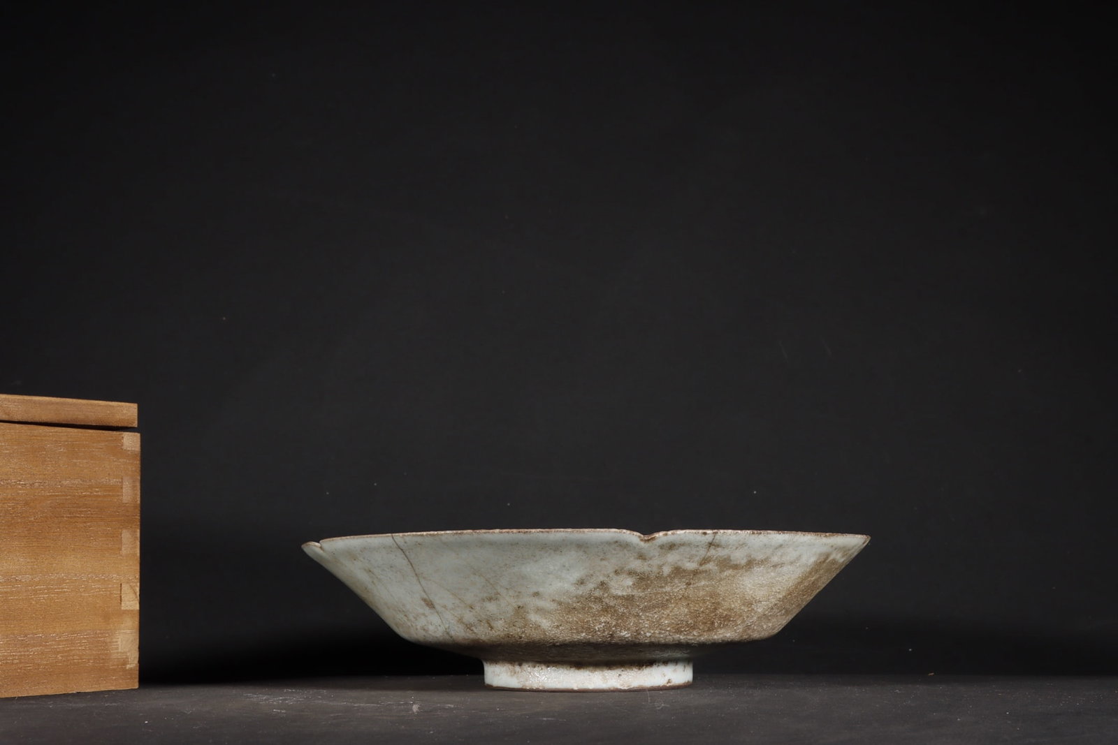 Chinese official kiln porcelain plate Song Dynasty (1 of 9)