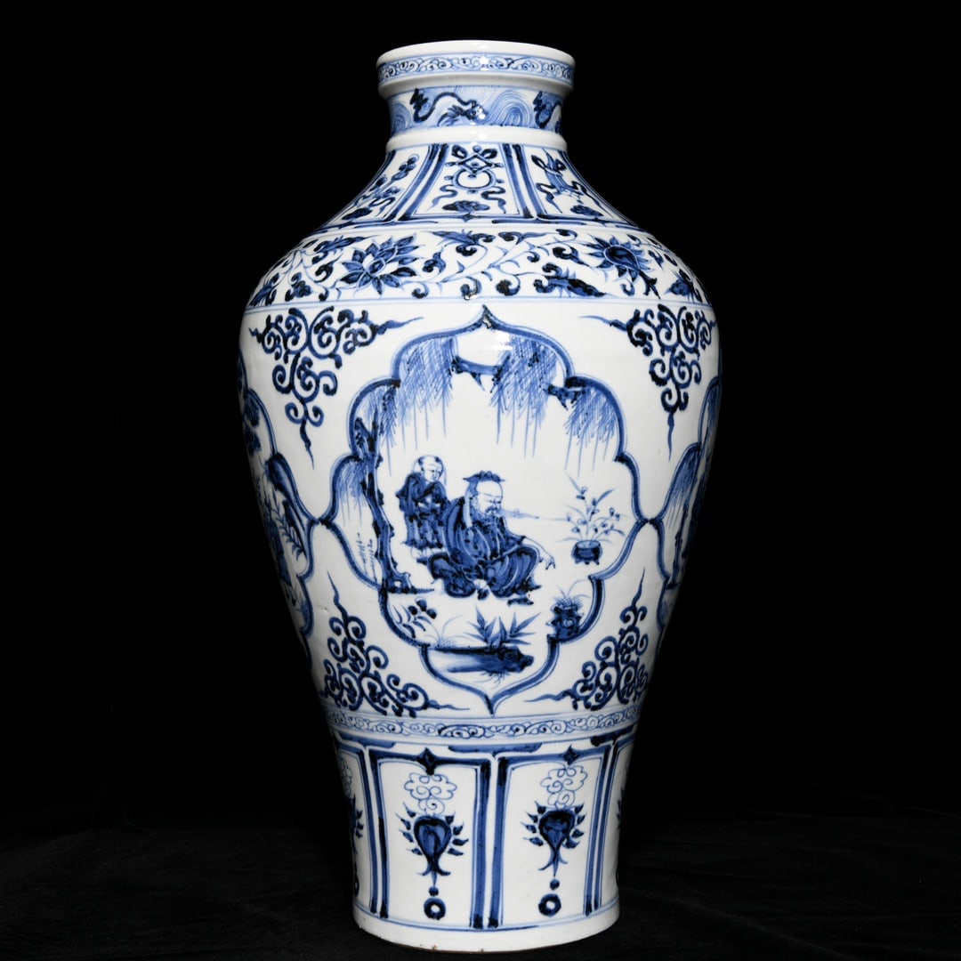 Chinese blue and white porcelain vase Yuan dynasty (1 of 9)