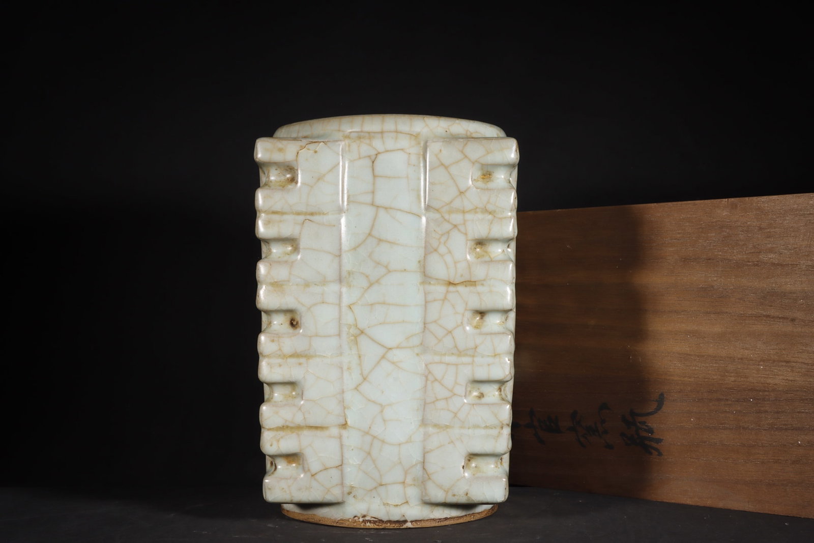 Chinese official kiln porcelain vase Song dynasty (1 of 9)