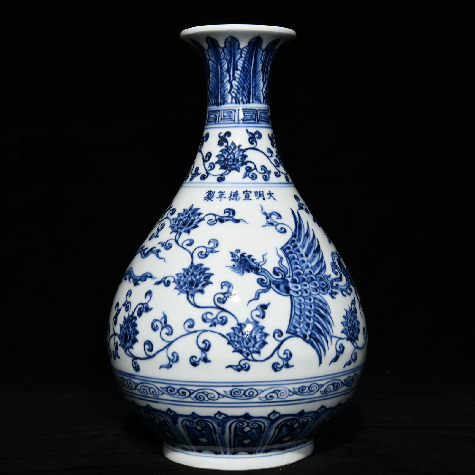 Chinese blue and white porcelain vase Ming dynasty Xuande Mark & Period: Size: Height 34 cm - Width 20.5 cm Materials: Porcelain Time Period: Ming dynasty Manufactured Date: Xuande Mark & Period Object: Chinese Antique ⛨ Purchase With Confidence ✔ Verifi