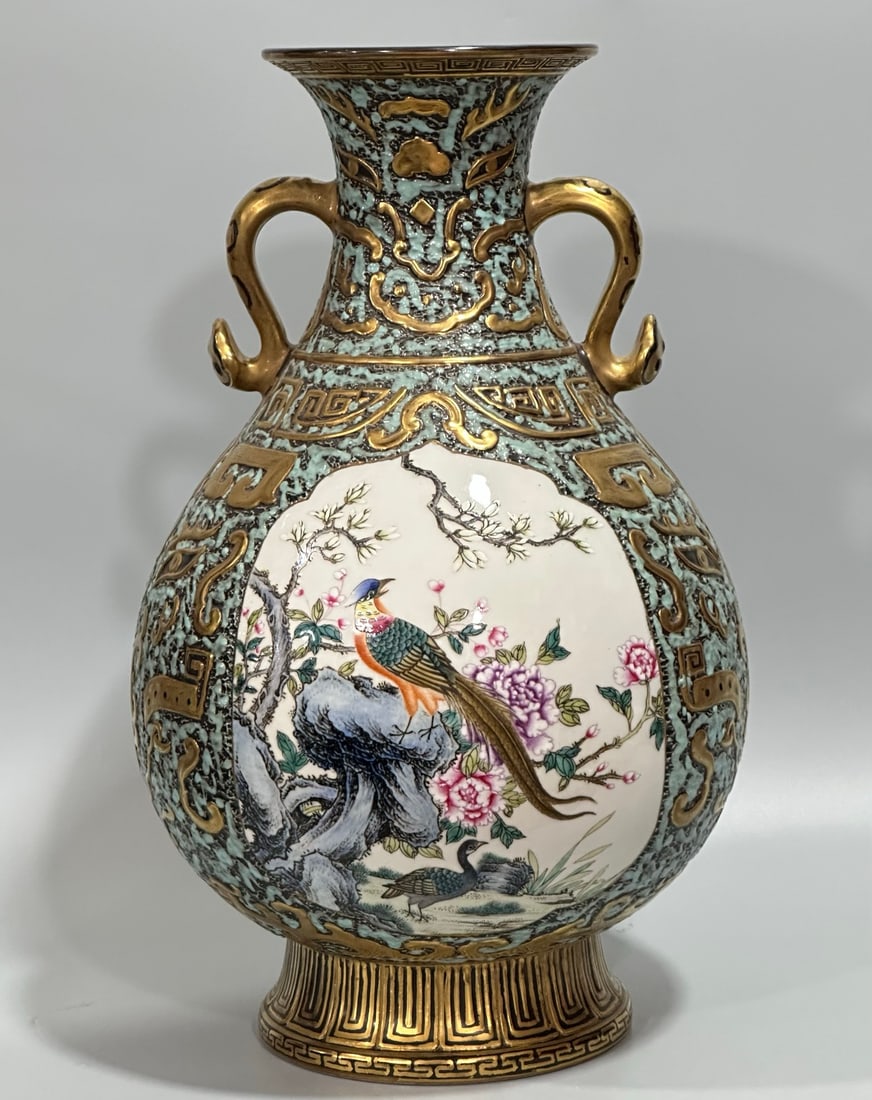 Chinese famille rose porcelain vase Qing dynasty Qianlong Mark & Period (1 of 9)
