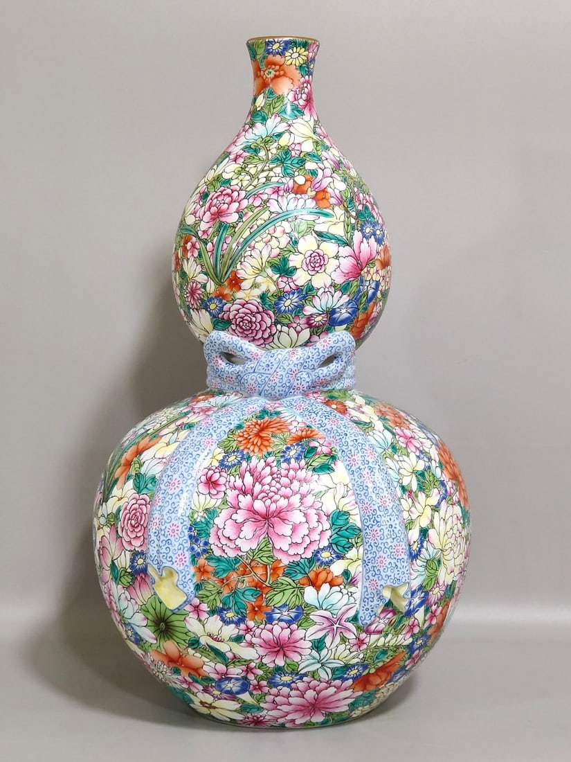 Chinese famille rose porcelain vase Qing dynasty Qianlong Mark & Period (1 of 8)