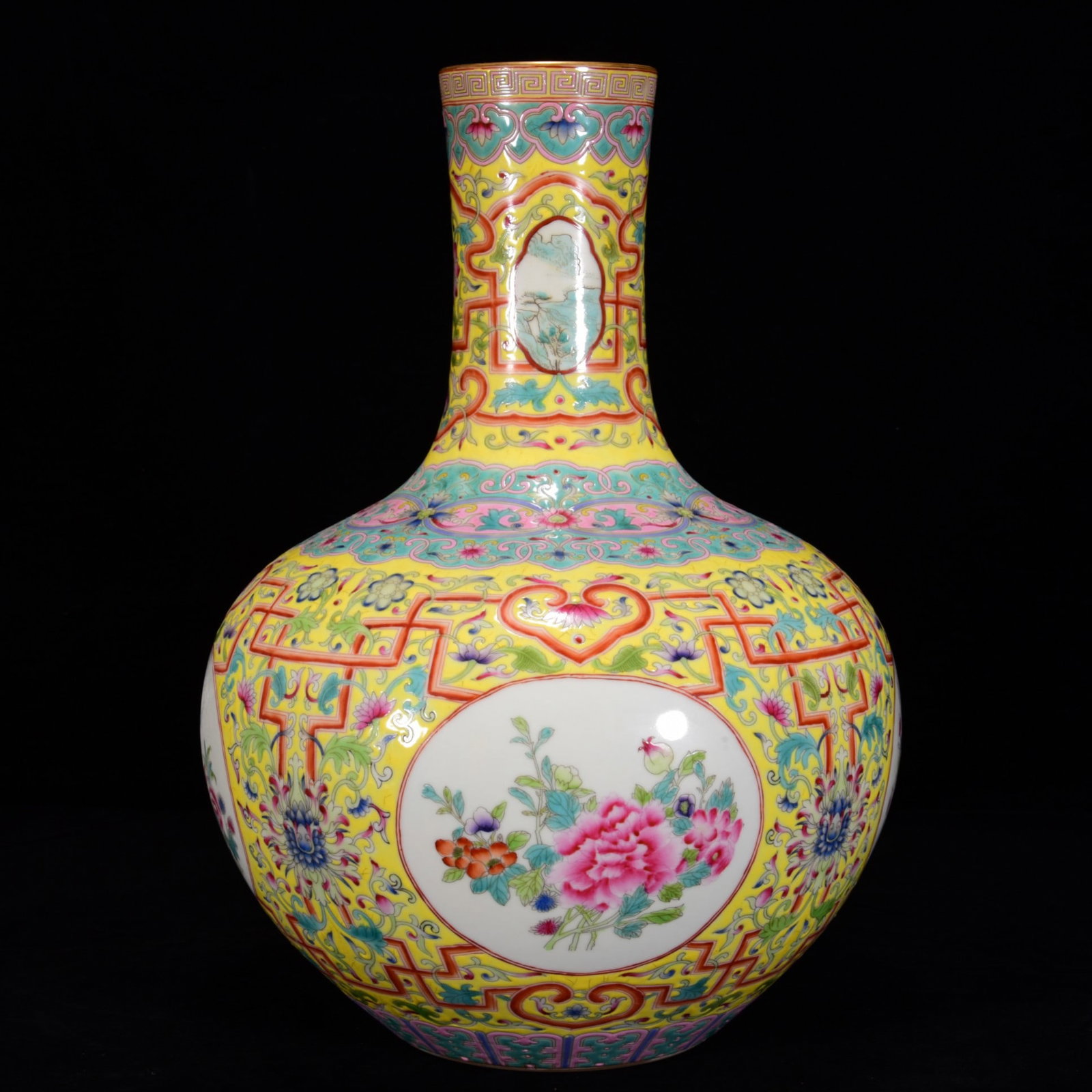 Chinese famille rose porcelain vase Qing dynasty Qianlong Mark & Period (1 of 9)