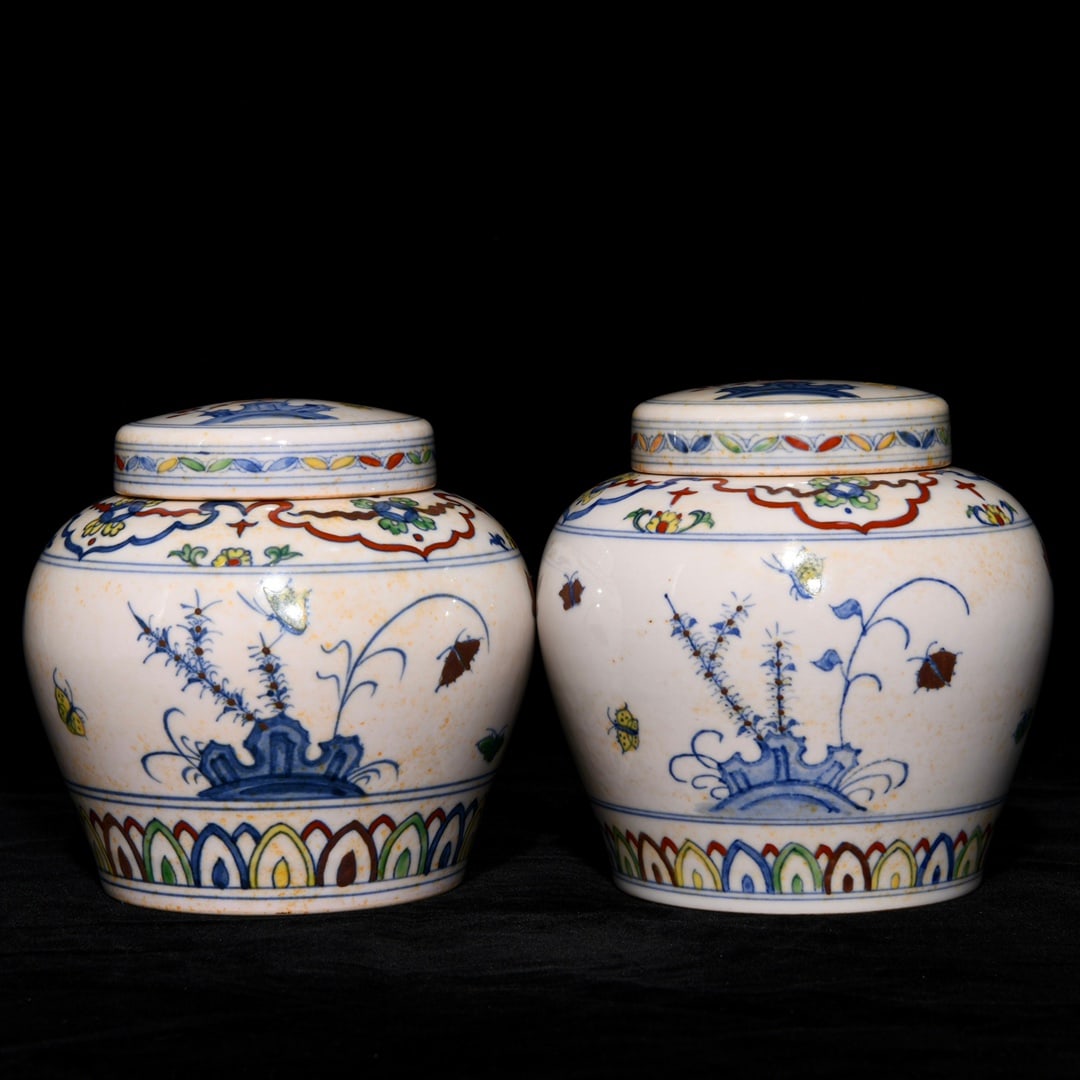 Chinese doucai porcelain jar pair Ming dynasty Chenghua Mark & Period (1 of 9)