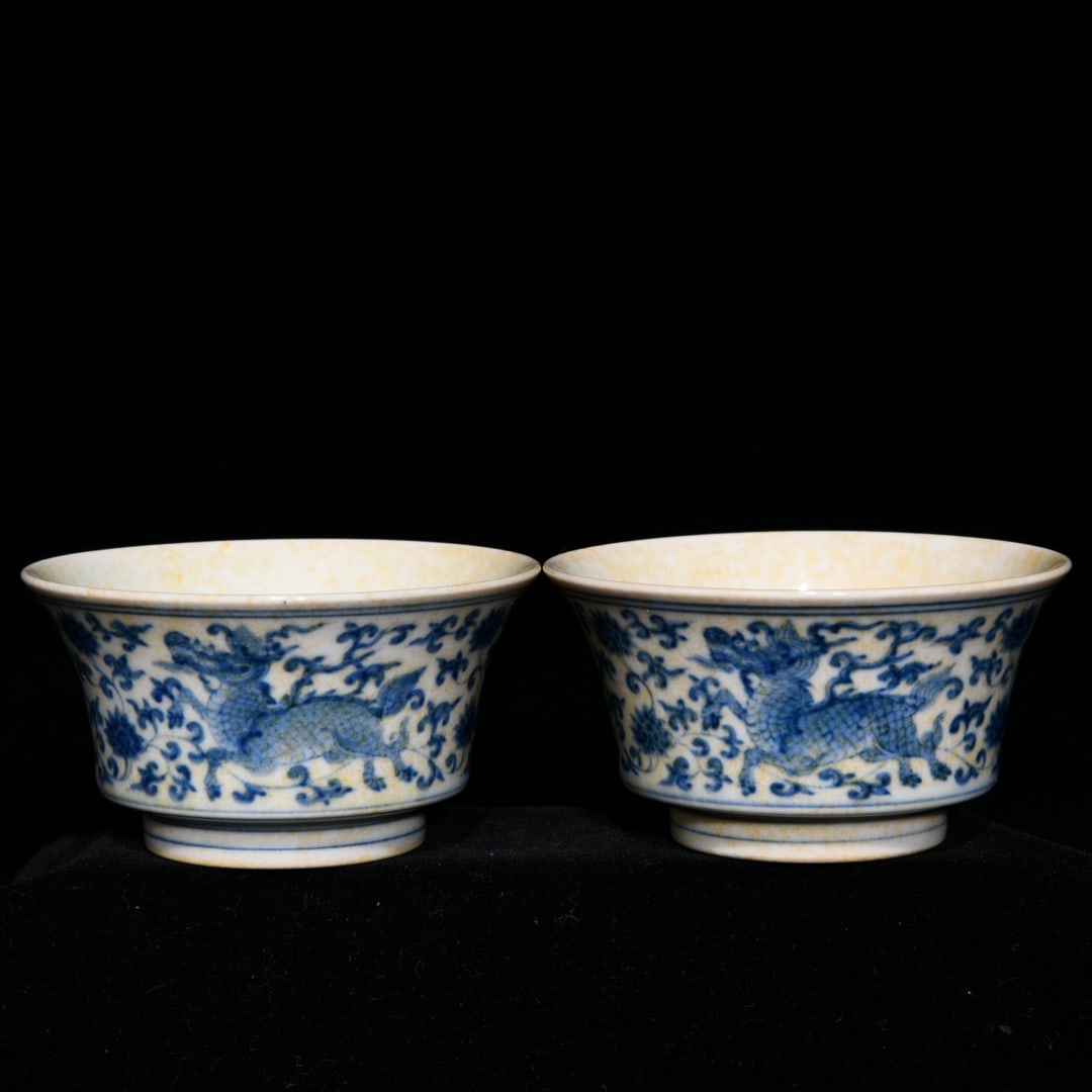 Chinese blue and white porcelain bowl pair Ming dynasty Chenghua Mark & Period (1 of 9)