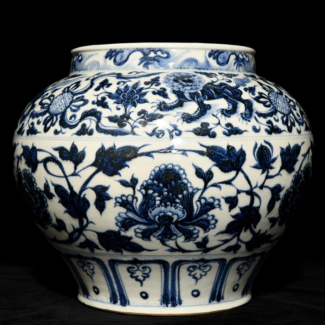 Chinese blue and white porcelain jar Yuan dynasty: Size: Height 27.2 cm - Width 32 cm Materials: Porcelain Time Period: Yuan dynasty Manufactured Date: 13th-c Period Object: Chinese Antique ⛨ Purchase With Confidence ✔ Verified Auct