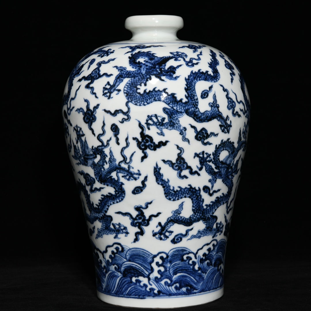 Chinese blue and white porcelain vase Ming dynasty Xuande Mark & Period: Size: Height 31 cm - Width 21 cm Materials: Porcelain Time Period: Ming dynasty Manufactured Date: Xuande Mark & Period Object: Chinese Antique ⛨ Purchase With Confidence ✔ Verified