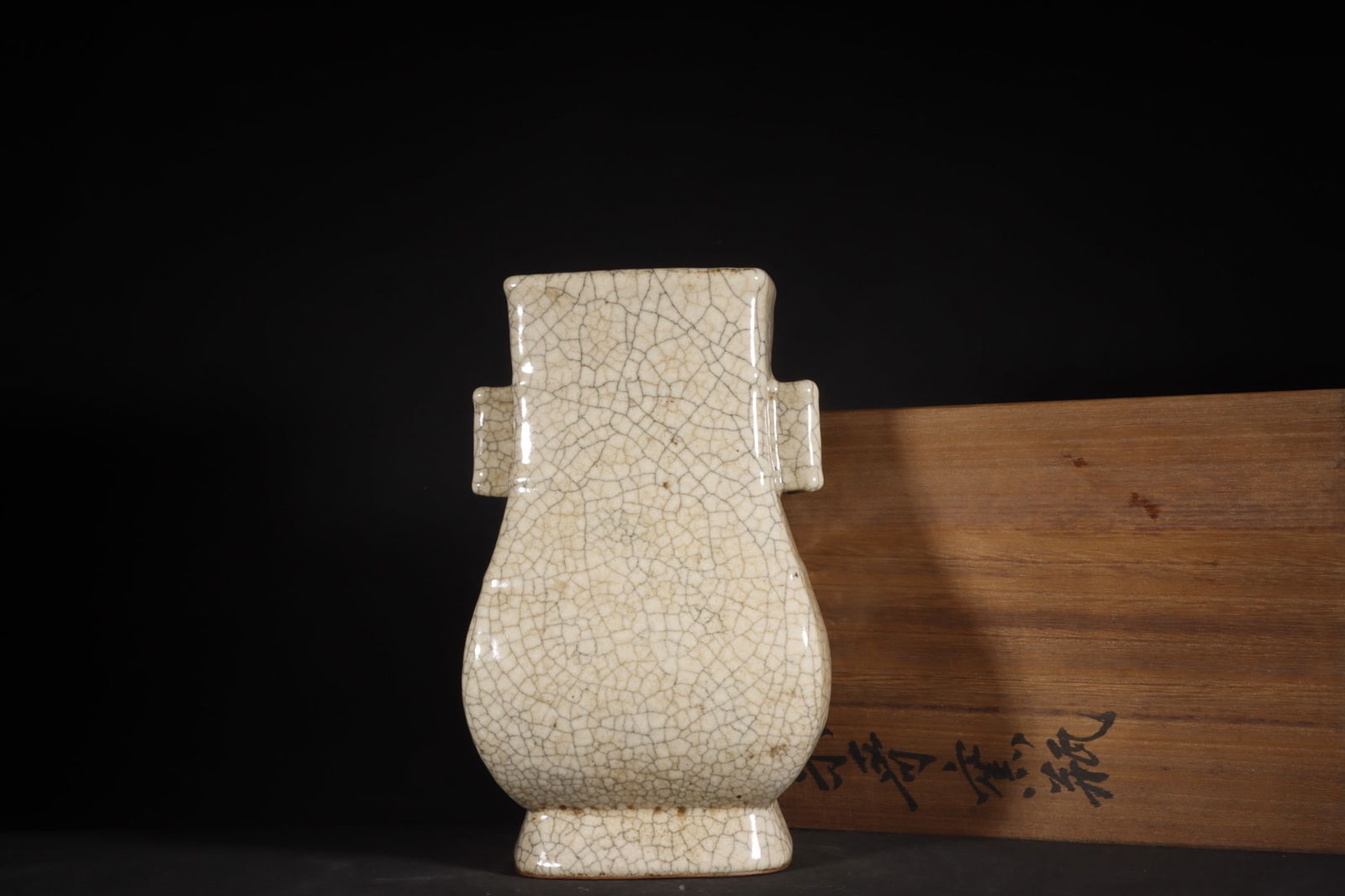 Chinese ge kiln porcelain vase Song dynasty (1 of 9)