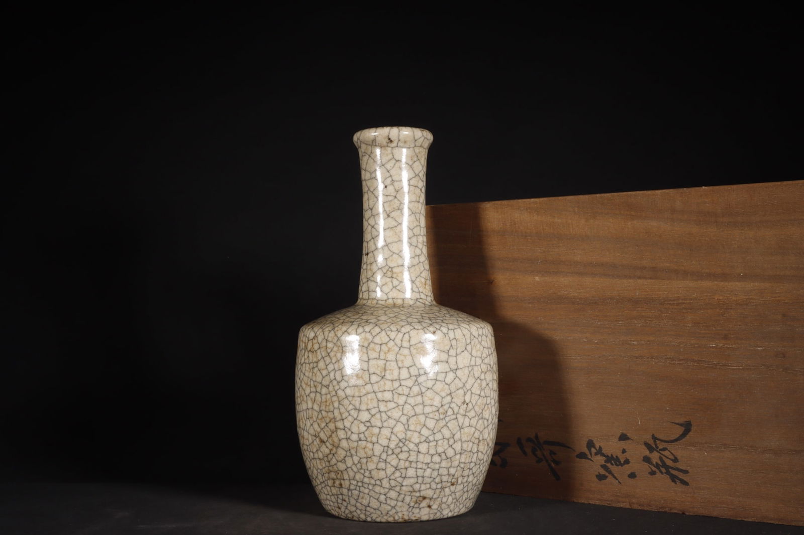 Chinese ge kiln porcelain vase Song dynasty (1 of 9)