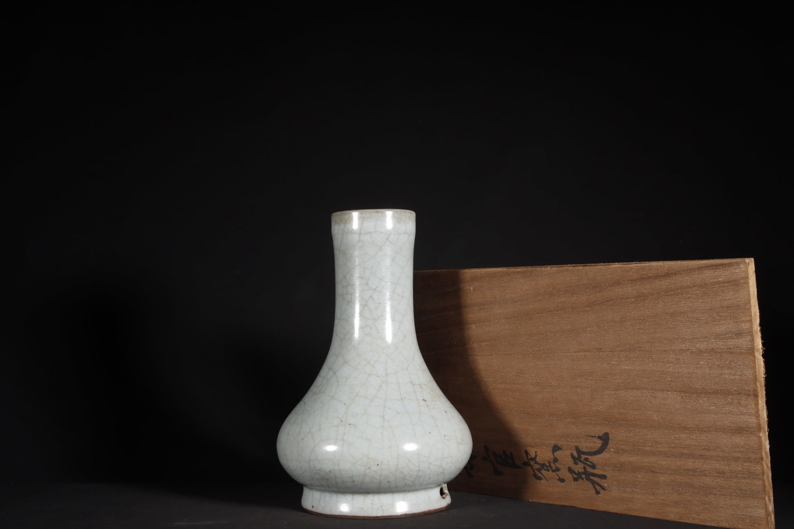 Chinese official kiln porcelain vase Song dynasty: Size: Height 18.8 cm - Width 12.8 cm Materials: Porcelain Time Period: Song dynasty Manufactured Date: 10th-c Object: Chinese Antique ⛨ Purchase With Confidence ✔ Verified Auction H