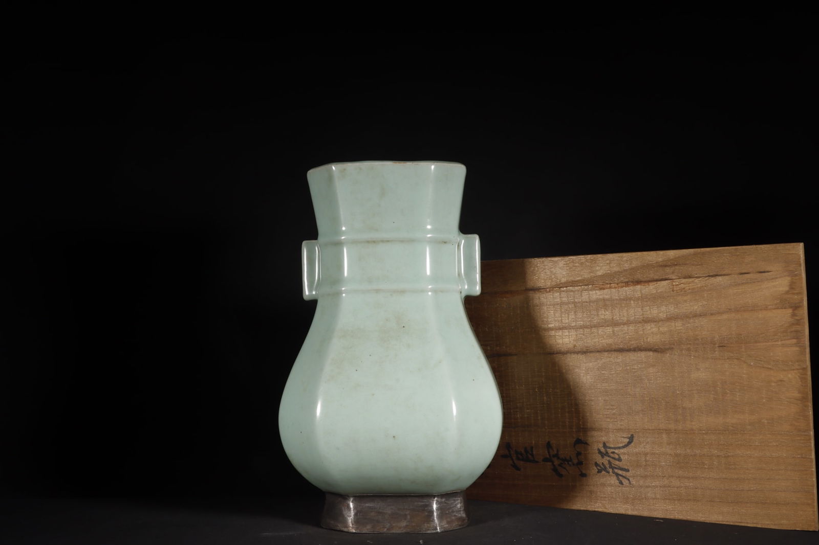 Chinese ru kiln porcelain vase Song dynasty: Size: Height 27 cm - Width 14.2 cm Materials: Porcelain Time Period: Song dynasty Manufactured Date: 10th-c Object: Chinese Antique ⛨ Purchase With Confidence ✔ Verified Auction Hou