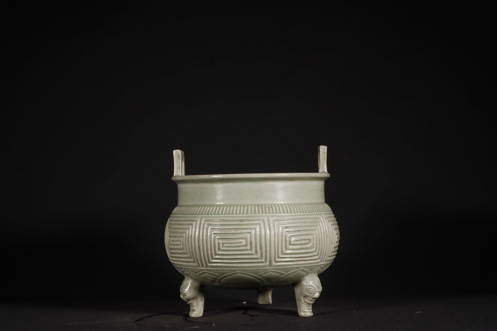 Chinese yue kiln porcelain incense burner Song dynasty (1 of 9)