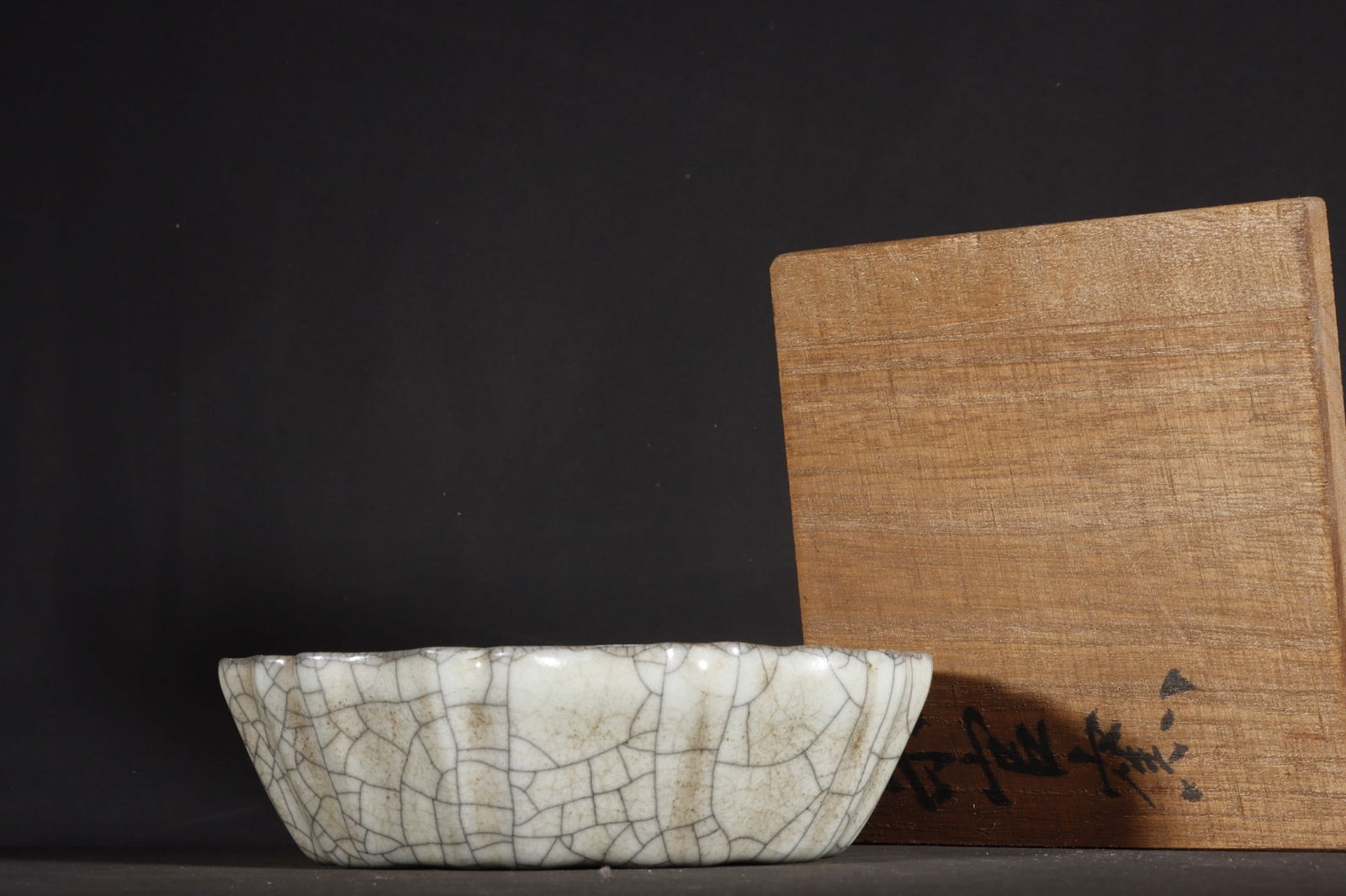 Chinese ge kiln porcelain washer Song dynasty: Size: Width 12.5 cm - Height 3.6 cm Materials: Porcelain Time Period: Song dynasty Manufactured Date: 10th-c Period Object: Chinese Antique ⛨ Purchase With Confidence ✔ Verified Auc