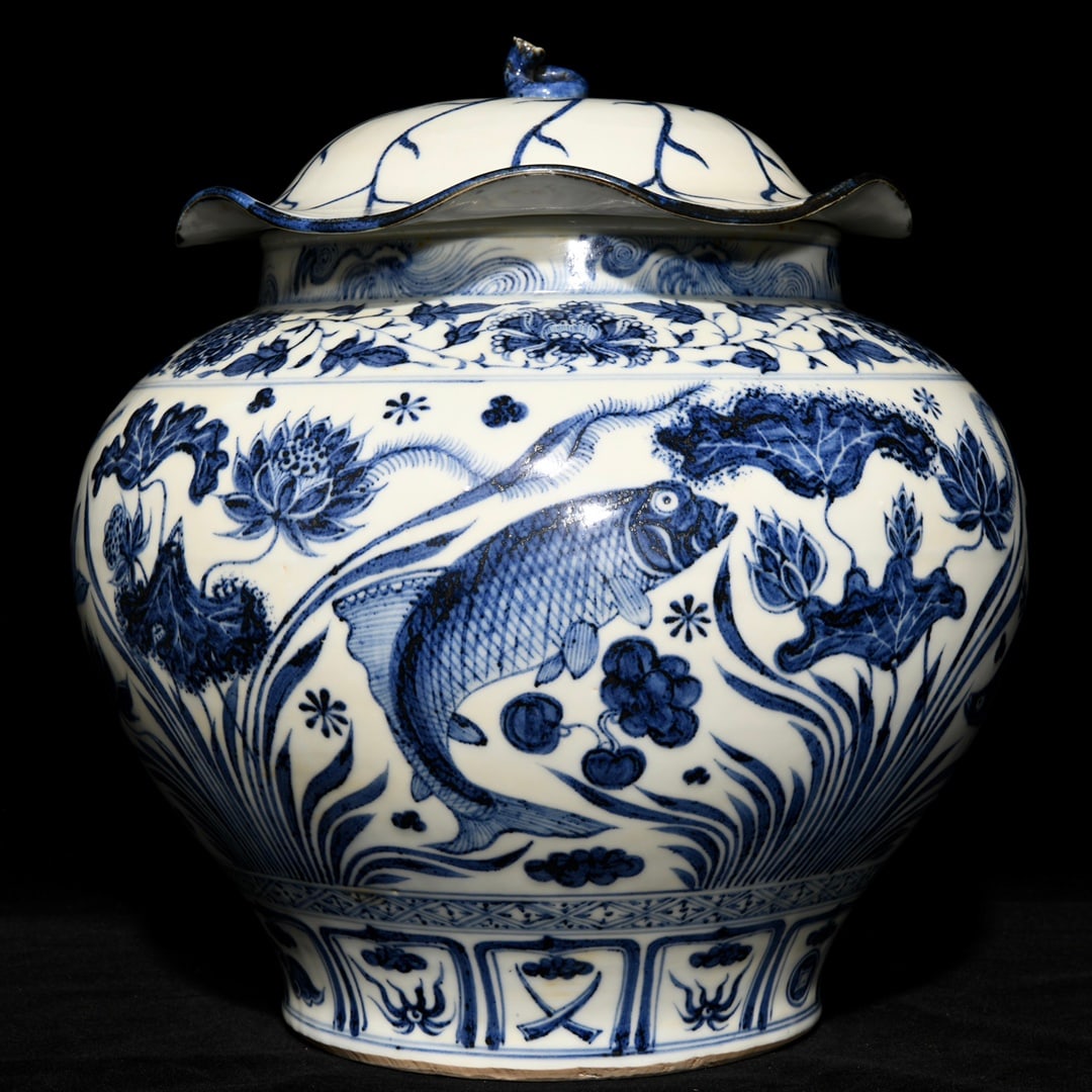 Chinese blue and white porcelain jar Yuan dynasty: Size: Height 33 cm - Width 32.5 cm Materials: Porcelain Time Period: Yuan dynasty Manufactured Date: 13th-c Period Object: Chinese Antique ⛨ Purchase With Confidence✔ Verified