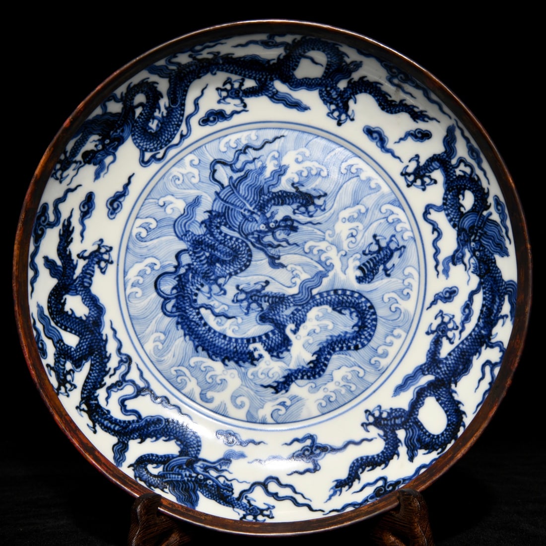 Chinese blue and white porcelain plate Ming dynasty Xuande Mark & Period: Size: Width 22.7 cm - Height 5 cm Materials: Porcelain Time Period: Ming dynasty Manufactured Date: Xuande Mark & Period Object: Chinese Antique ⛨ Purchase With Confidence ✔ Verifie