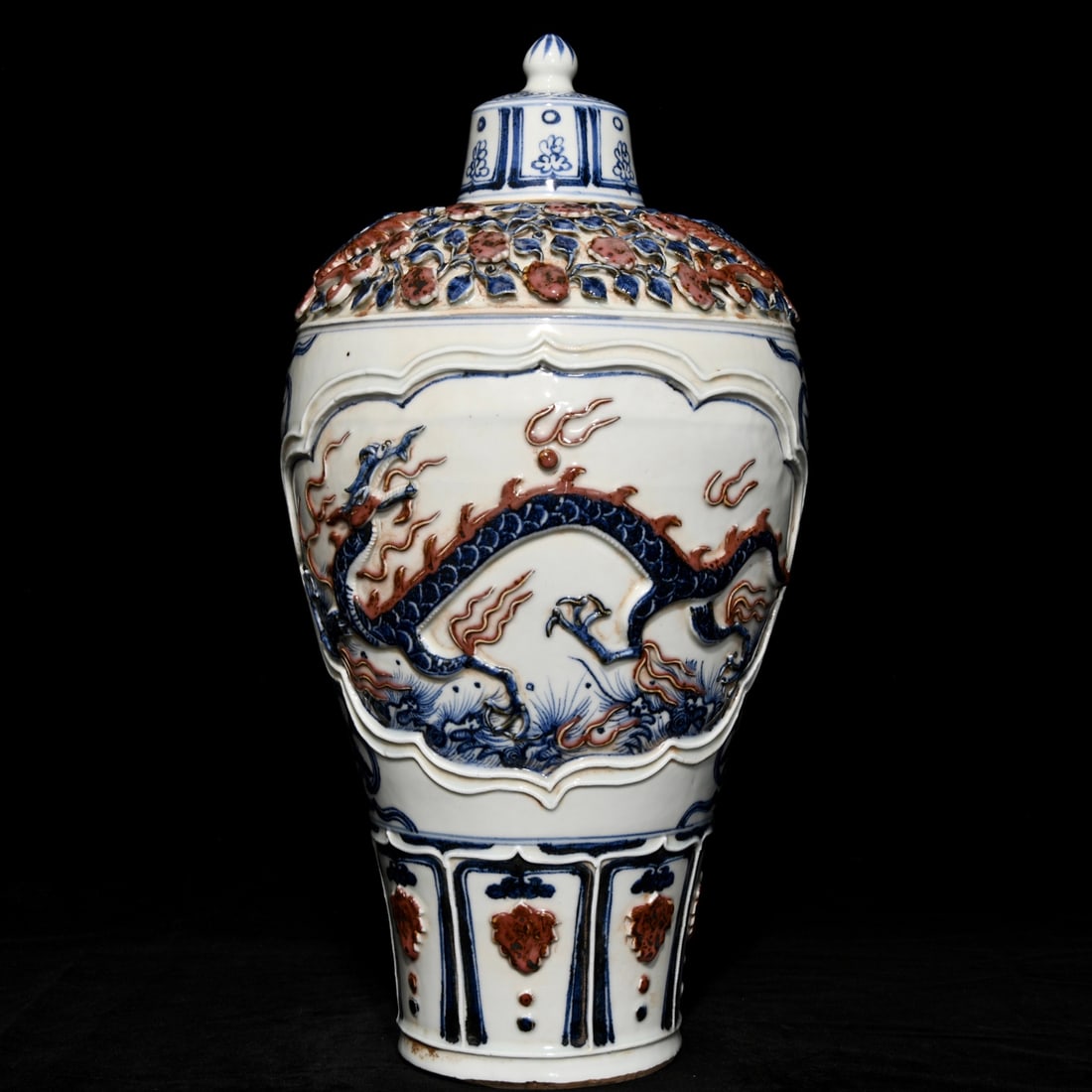 Chinese blue and white porcelain vase Yuan dynasty: Size: Height 47.5 cm - Width 25 cm Materials: Porcelain Time Period: Yuan dynasty Manufactured Date: 13th-c Period Object: Chinese Antique ⛨ Purchase With Confidence✔ Verified