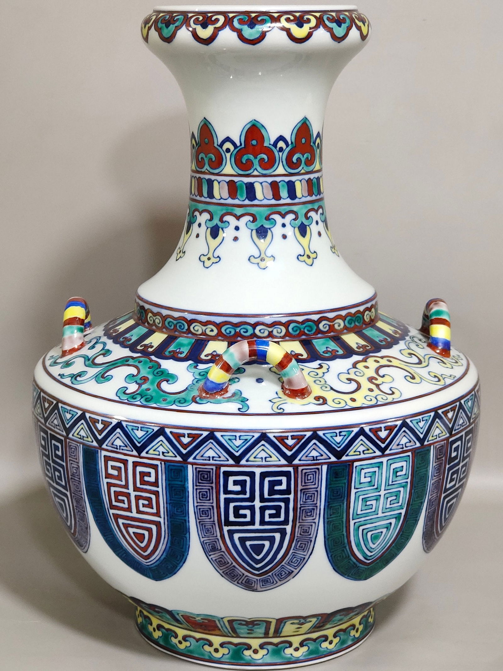 Chinese famille rose porcelain vase Qing dynasty Qianlong Mark & Period (1 of 9)