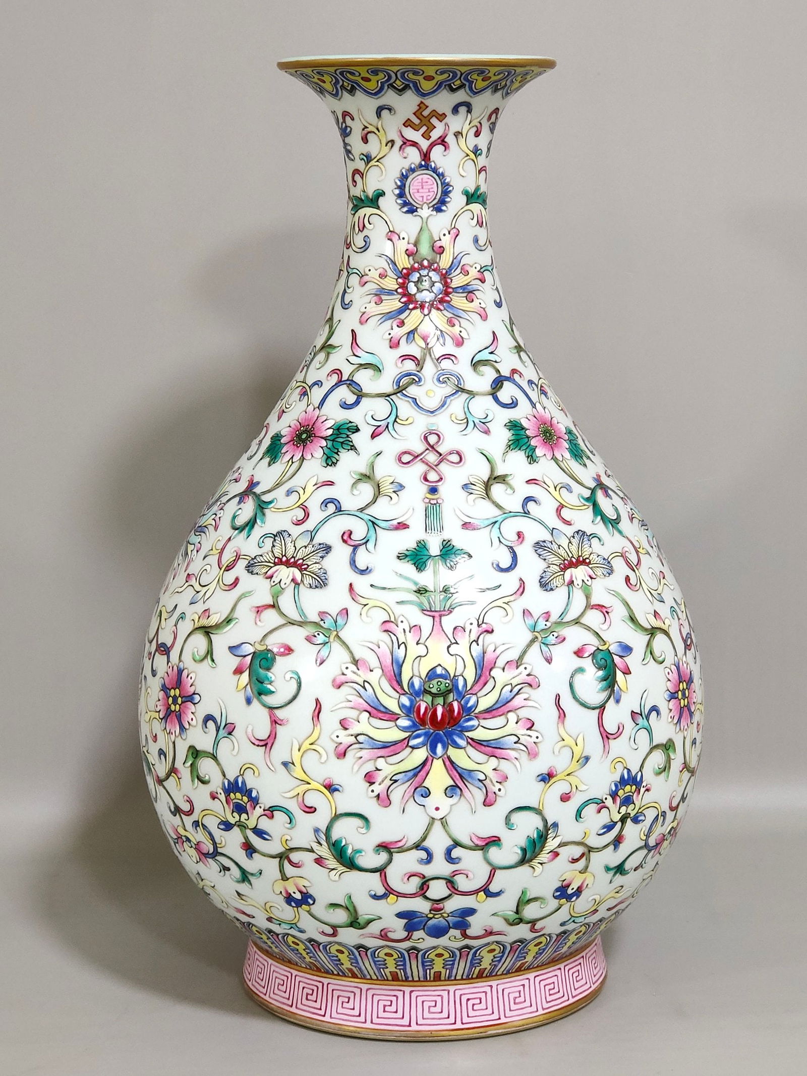 Chinese famille rose porcelain vase Qing dynasty Qianlong Mark & Period (1 of 8)