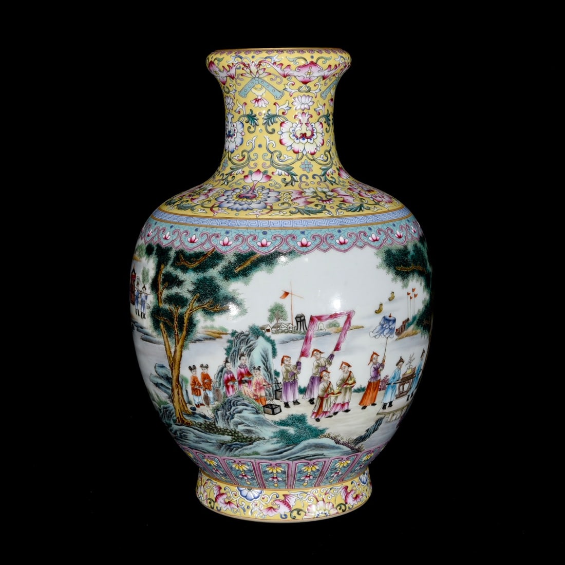 Chinese famille rose porcelain vase Qing dynasty Qianlong Mark & Period (1 of 9)