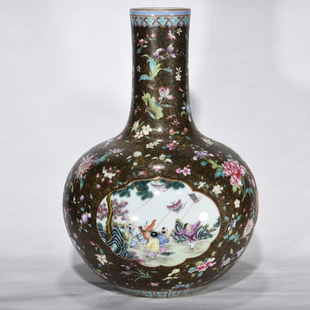 Chinese famille rose porcelain vase Qing dynasty Qianlong Mark & Period (1 of 9)