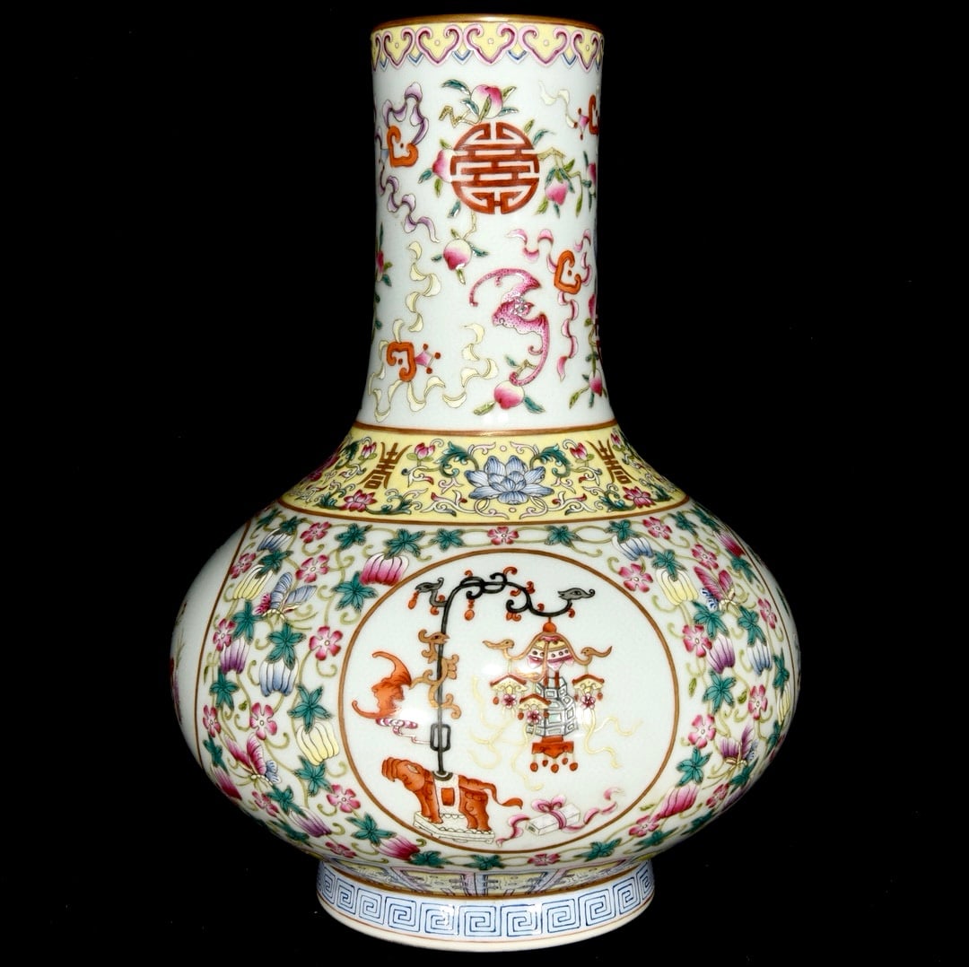 Chinese famille rose porcelain vase Qing dynasty Qianlong Mark & Period (1 of 9)