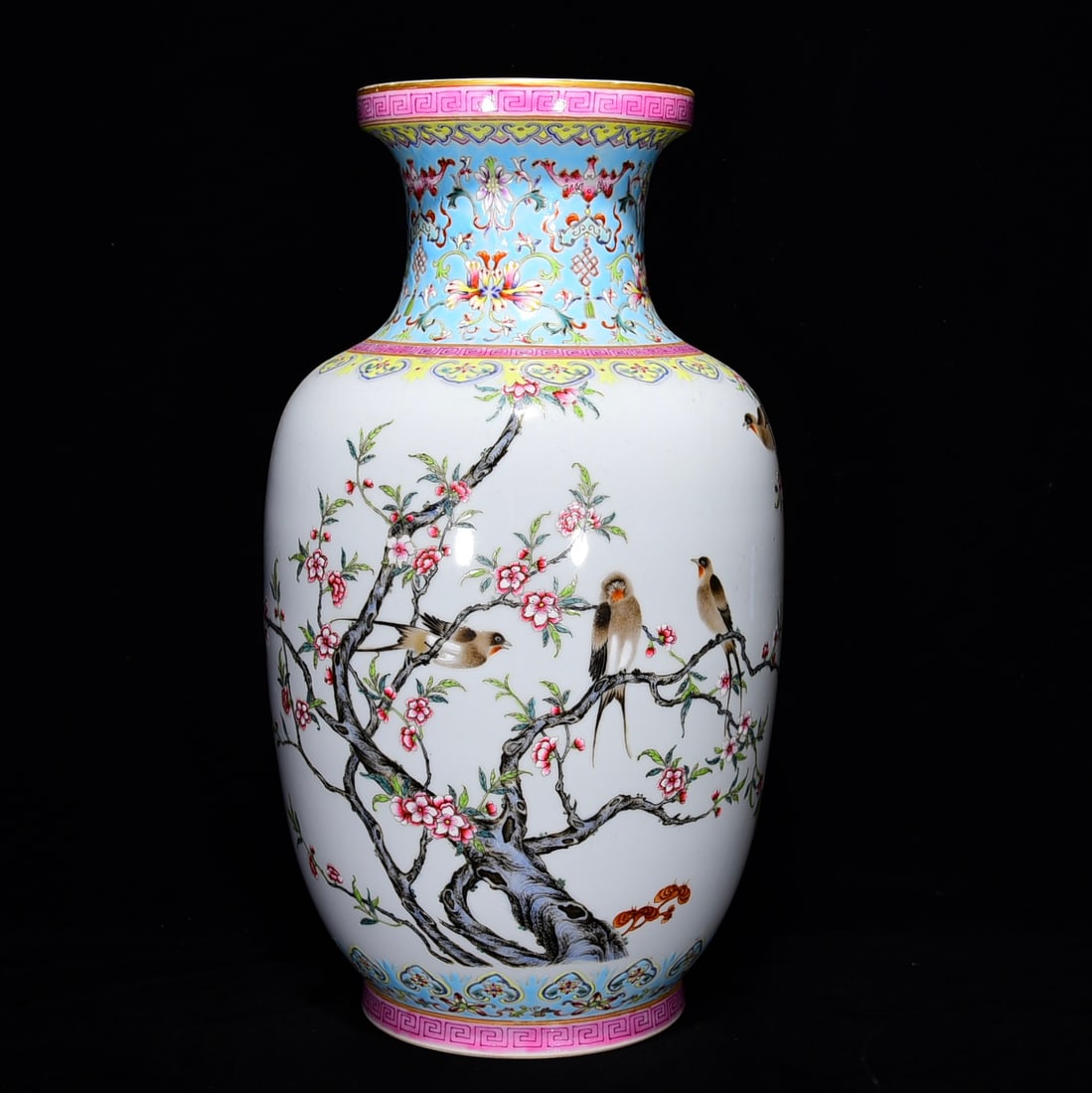 Chinese famille rose porcelain vase Qing dynasty Qianlong Mark & Period (1 of 9)