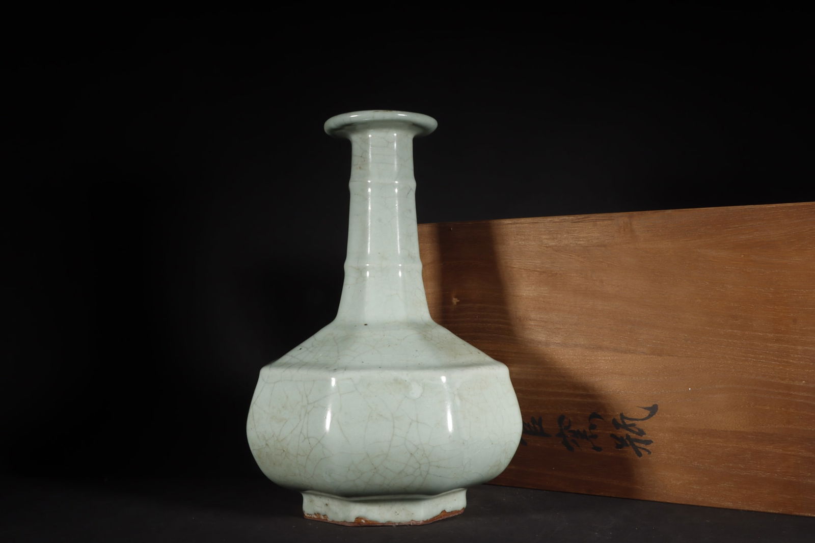 Chinese ru kiln porcelain vase Song dynasty (1 of 9)