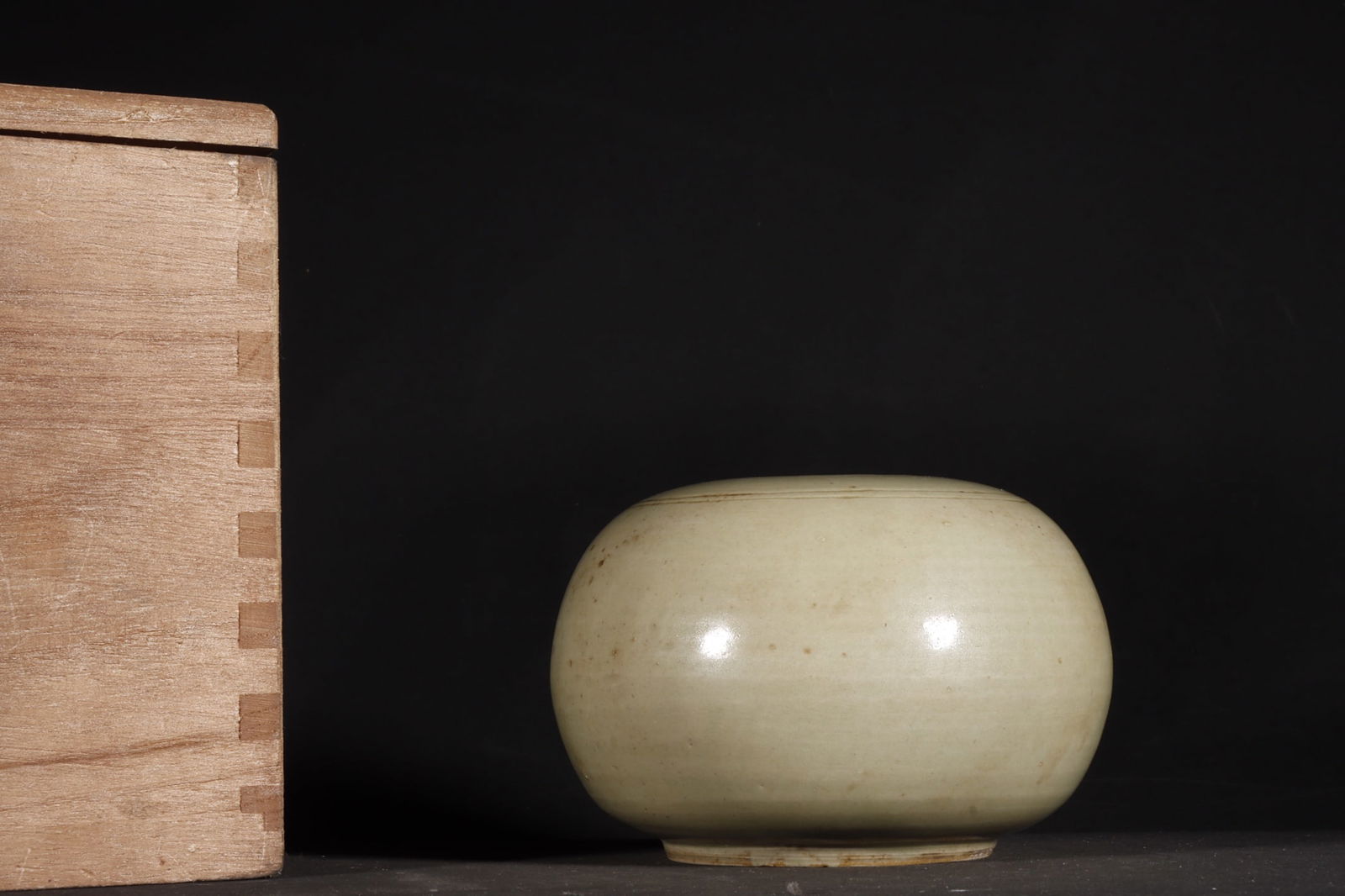 Chinese yue kiln porcelain washer Song dynasty (1 of 9)