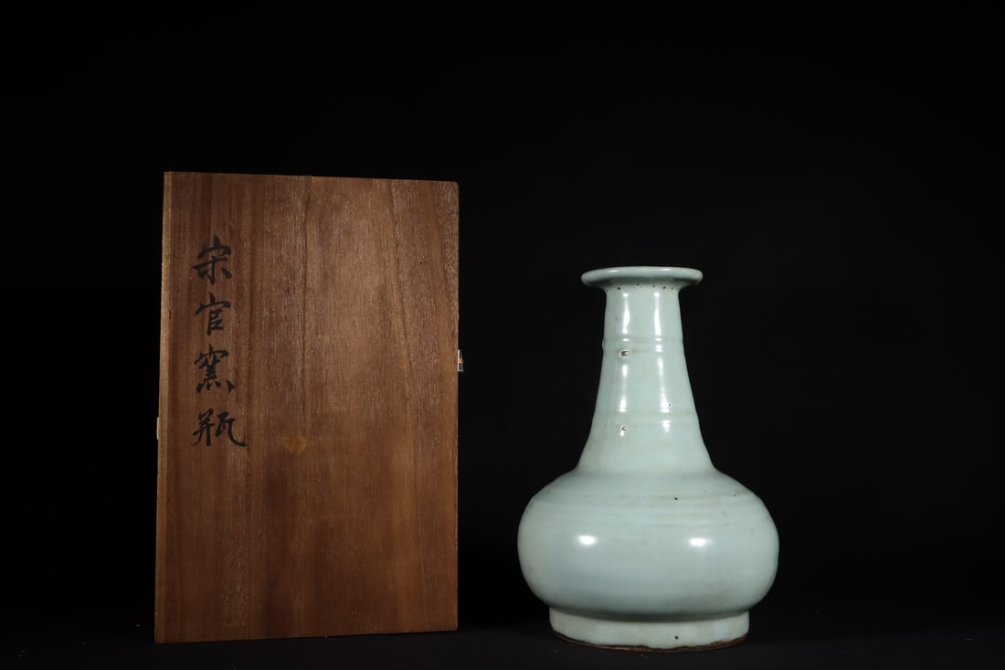 Chinese ru kiln porcelain vase Song dynasty (1 of 9)
