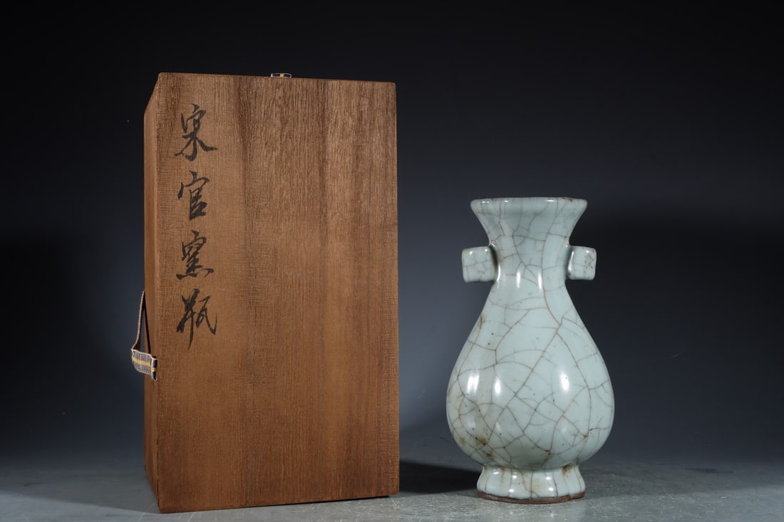 Chinese ru kiln porcelain vase Song dynasty (1 of 9)