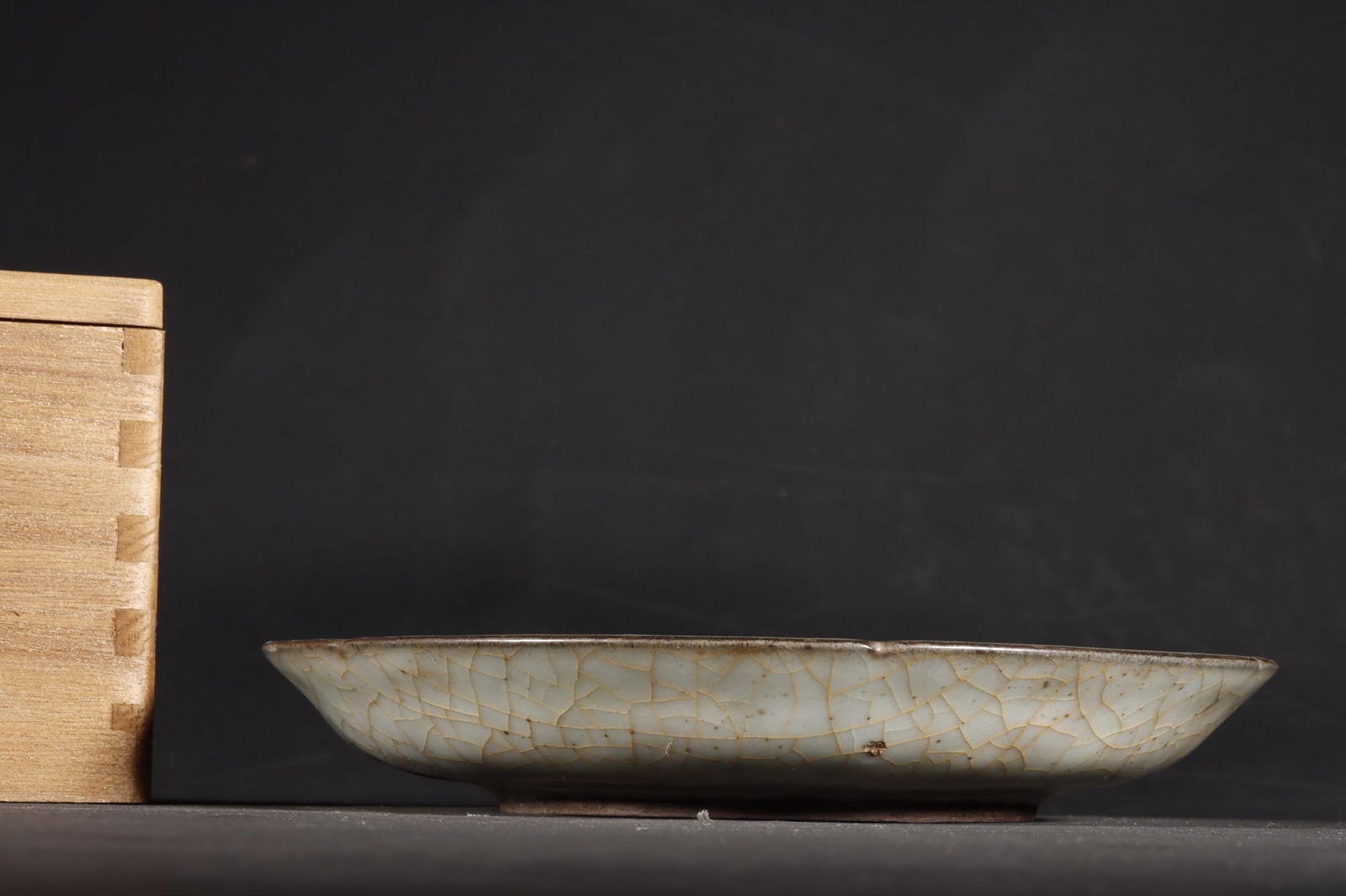 Chinese official kiln porcelain plate Song Dynasty (1 of 9)